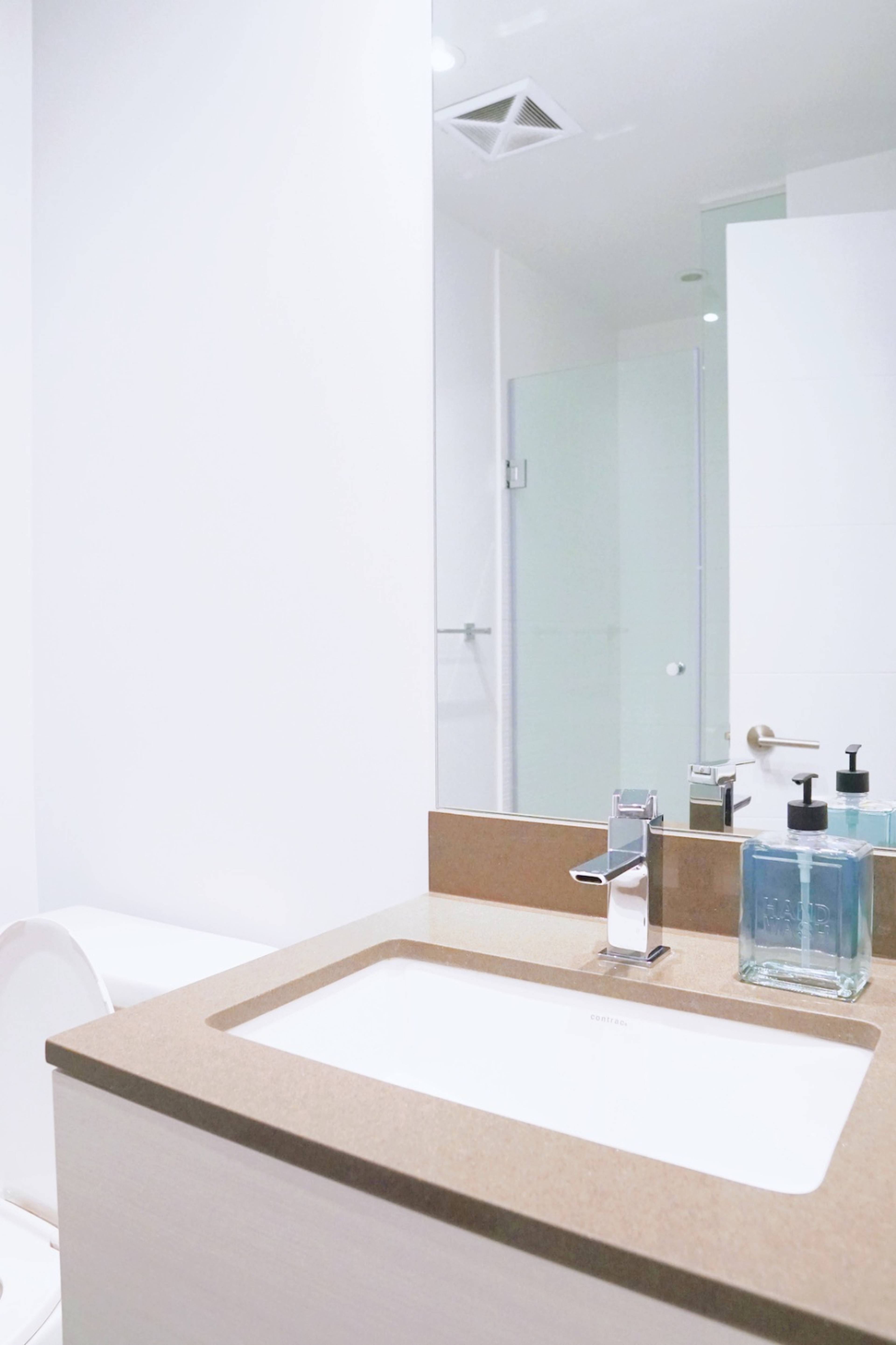 Deluxe Room Adelaide St. 525 Adelaide St W, Toronto, ON Furnished