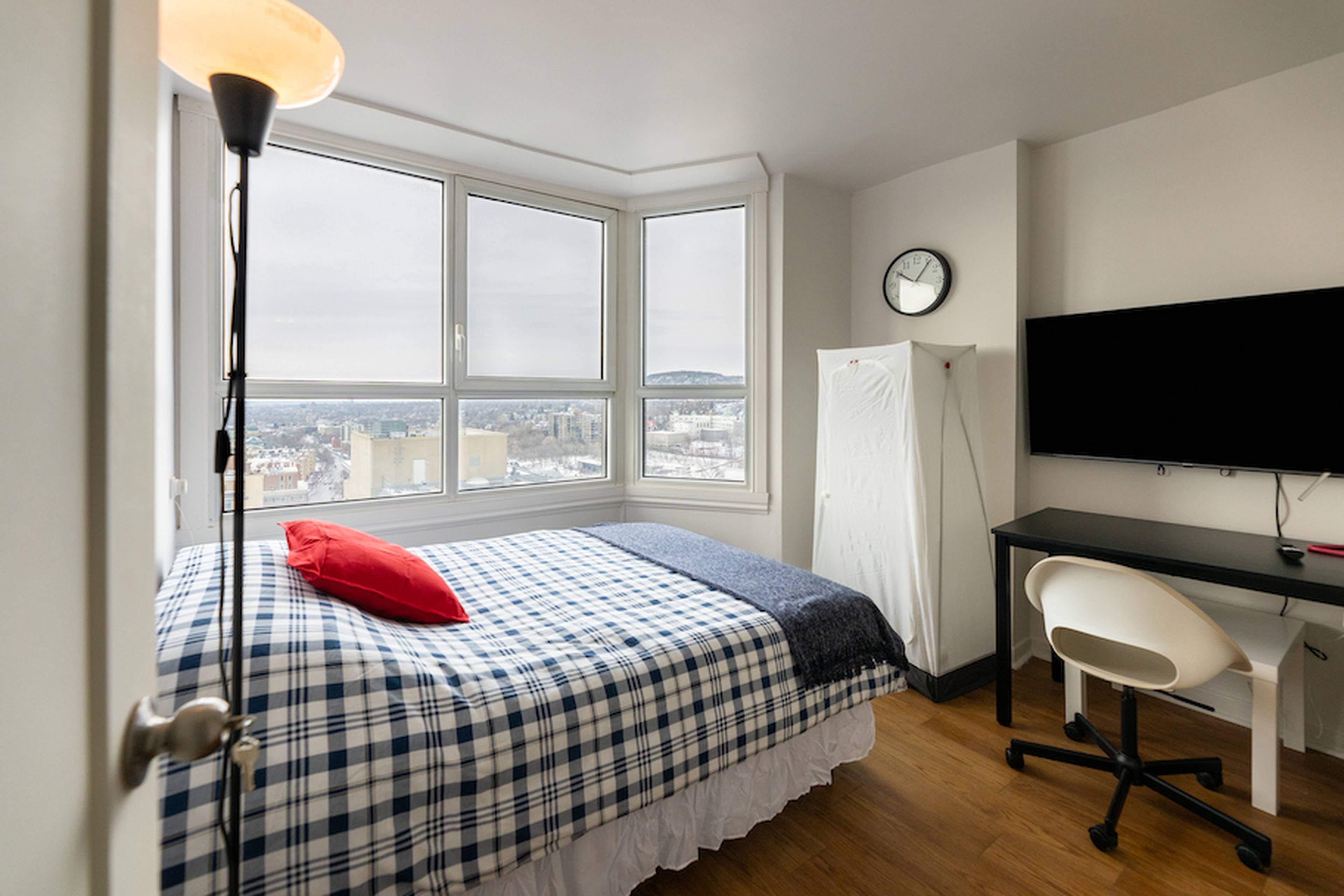 Deluxe Room Guy & Concordia 2250 Rue Guy, Montréal, QC Furnished