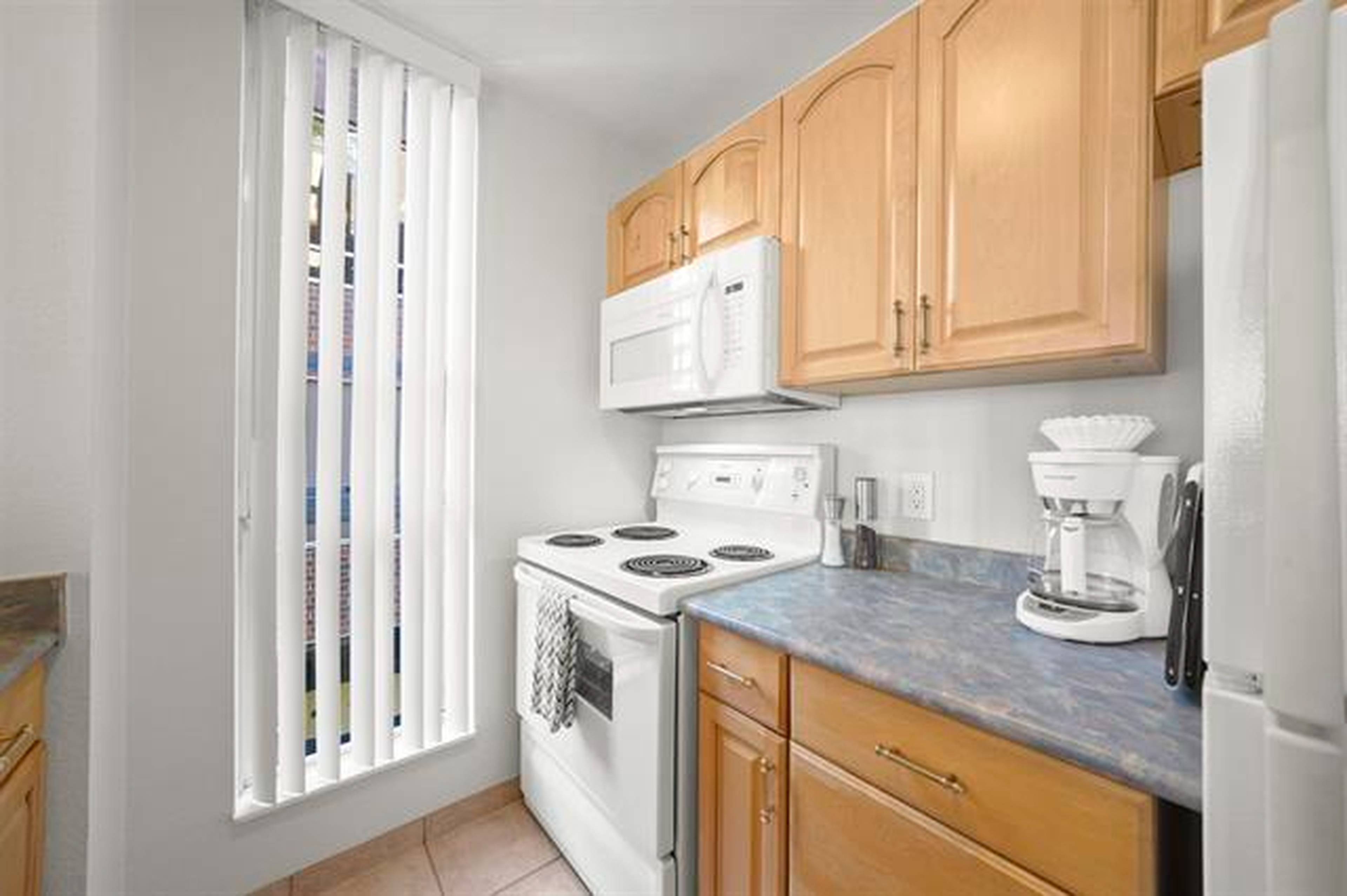 1333 Hornby St, Vancouver, BC 1 Bedroom Apartment for Rent liv.rent