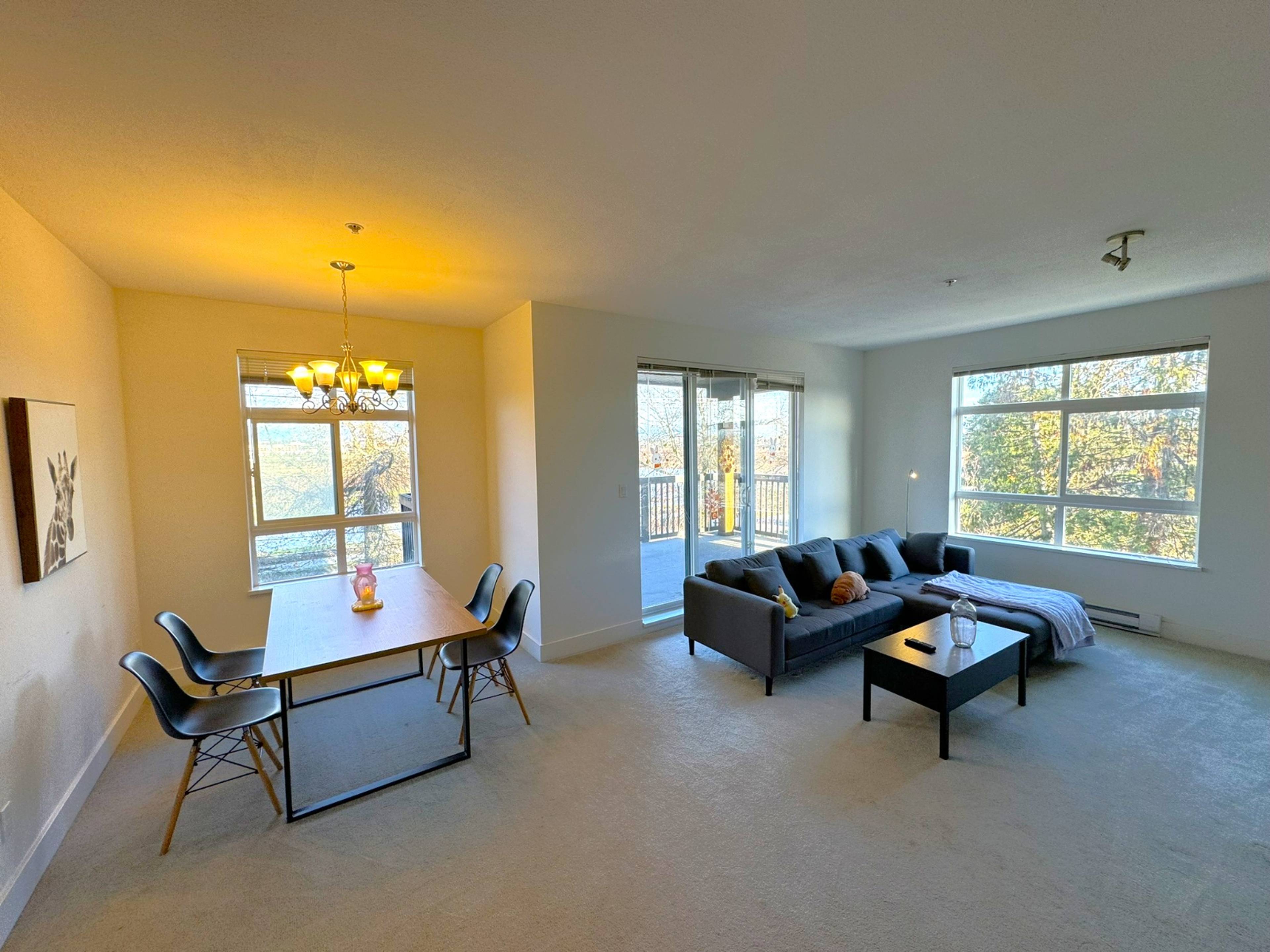 3 ch.  · 2 s. de bains for rent $3,200 / mois