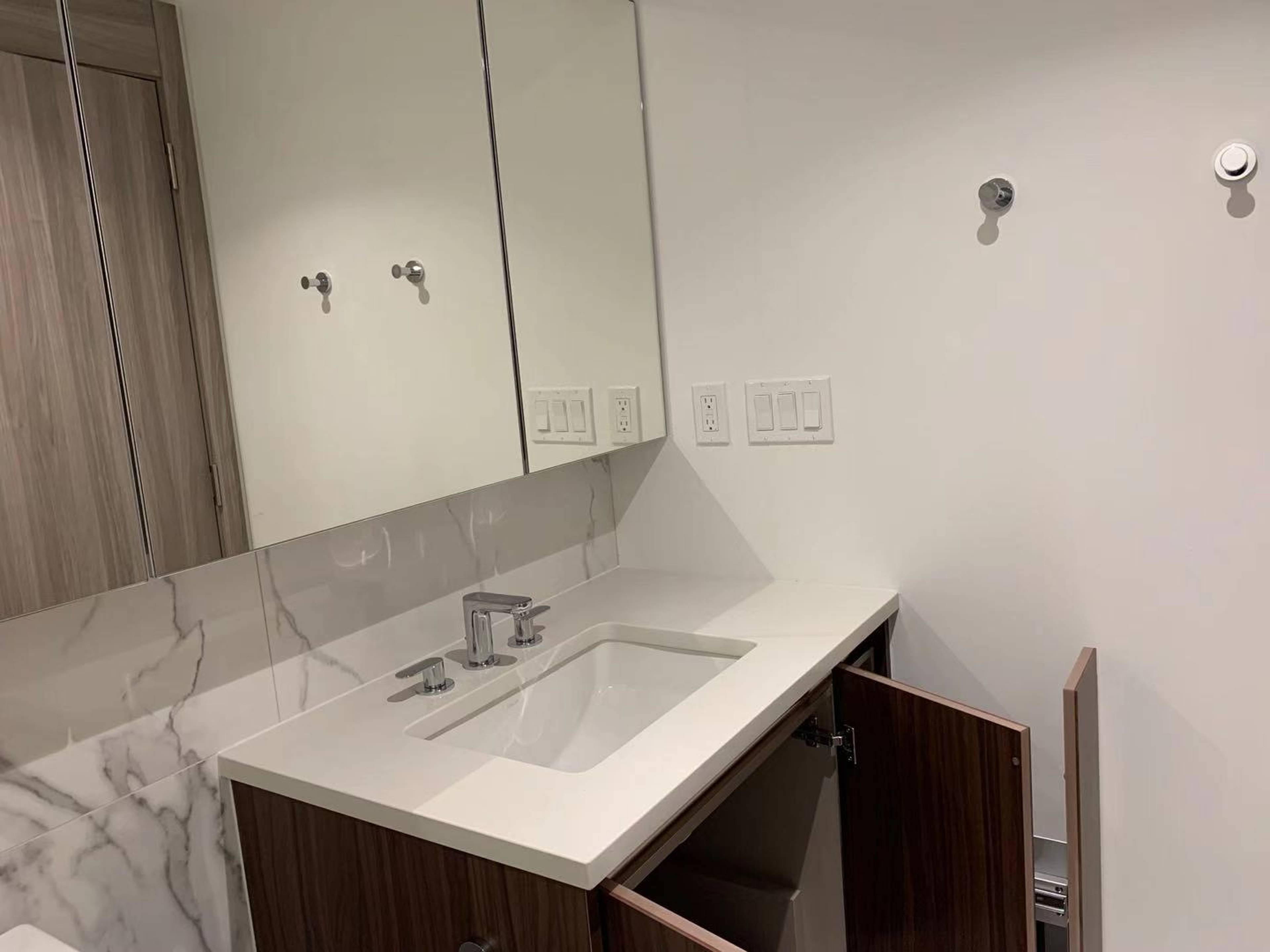 9887 Whalley Blvd, Surrey, BC 1 Bedroom Apartment for Rent liv.rent