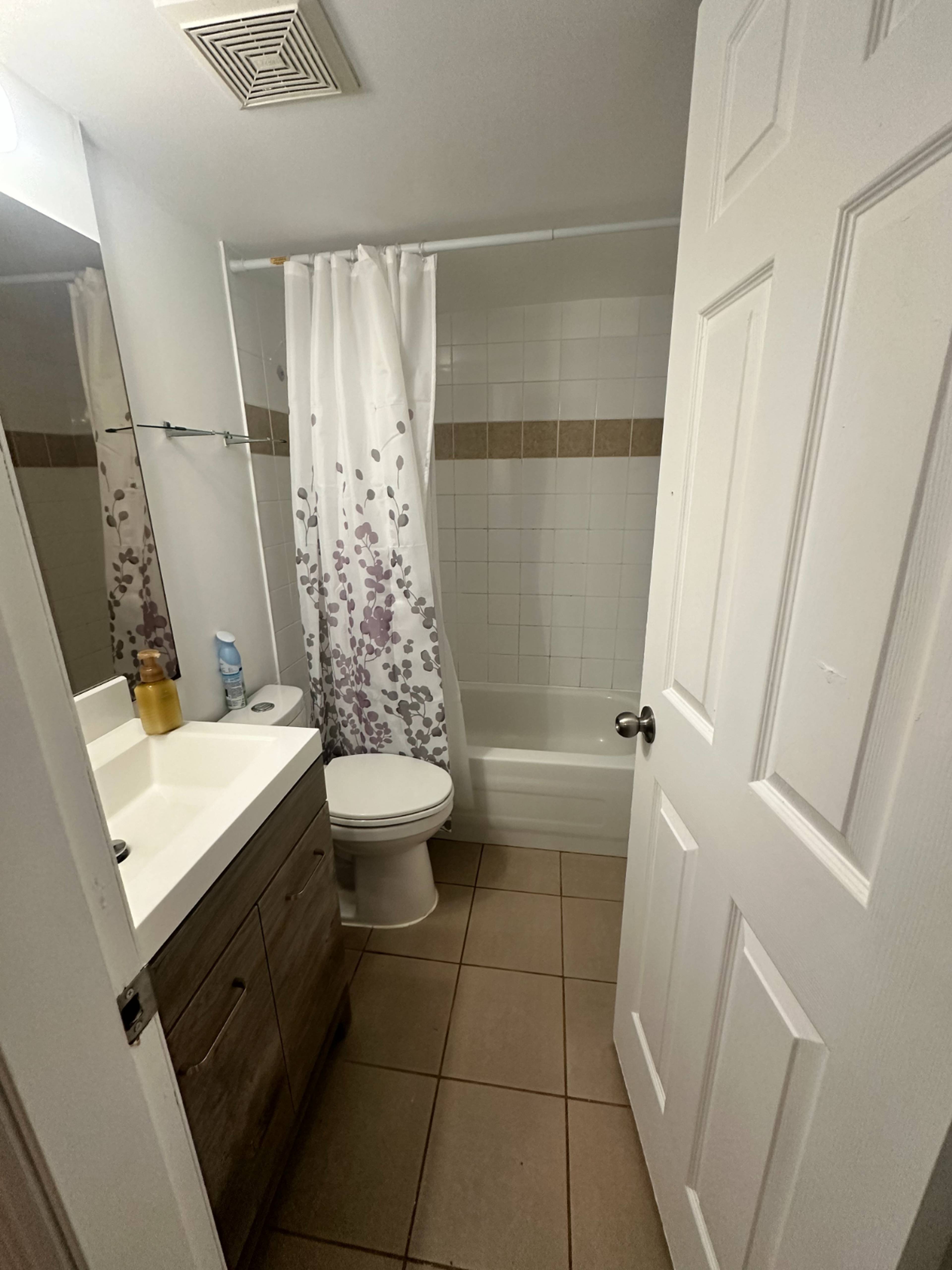 11105 84 Ave, Delta, BC 2 室 单间 出租 liv.rent