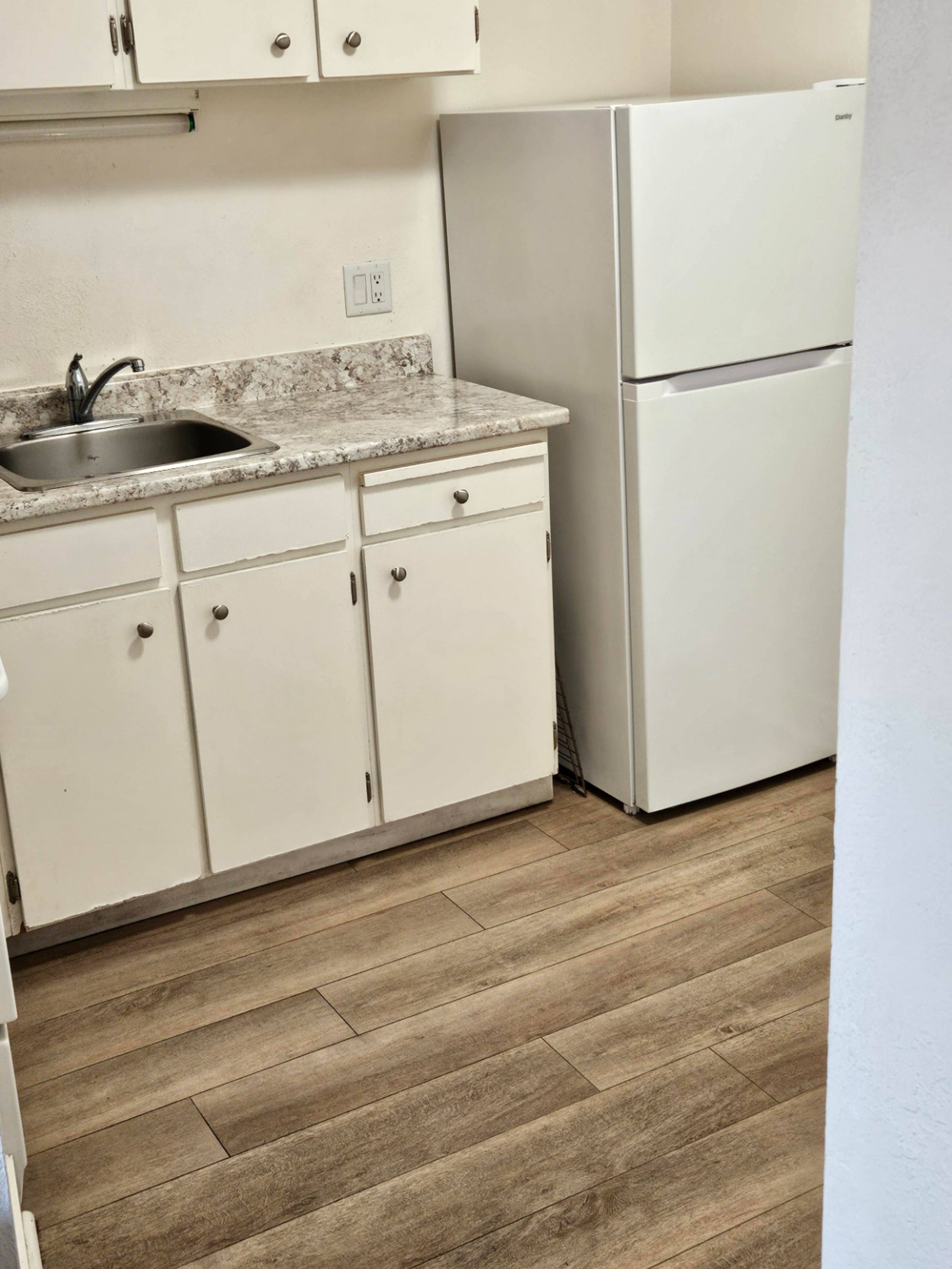 304 133 Rd E, Victoria, BC 1 Bedroom Apartment for Rent liv