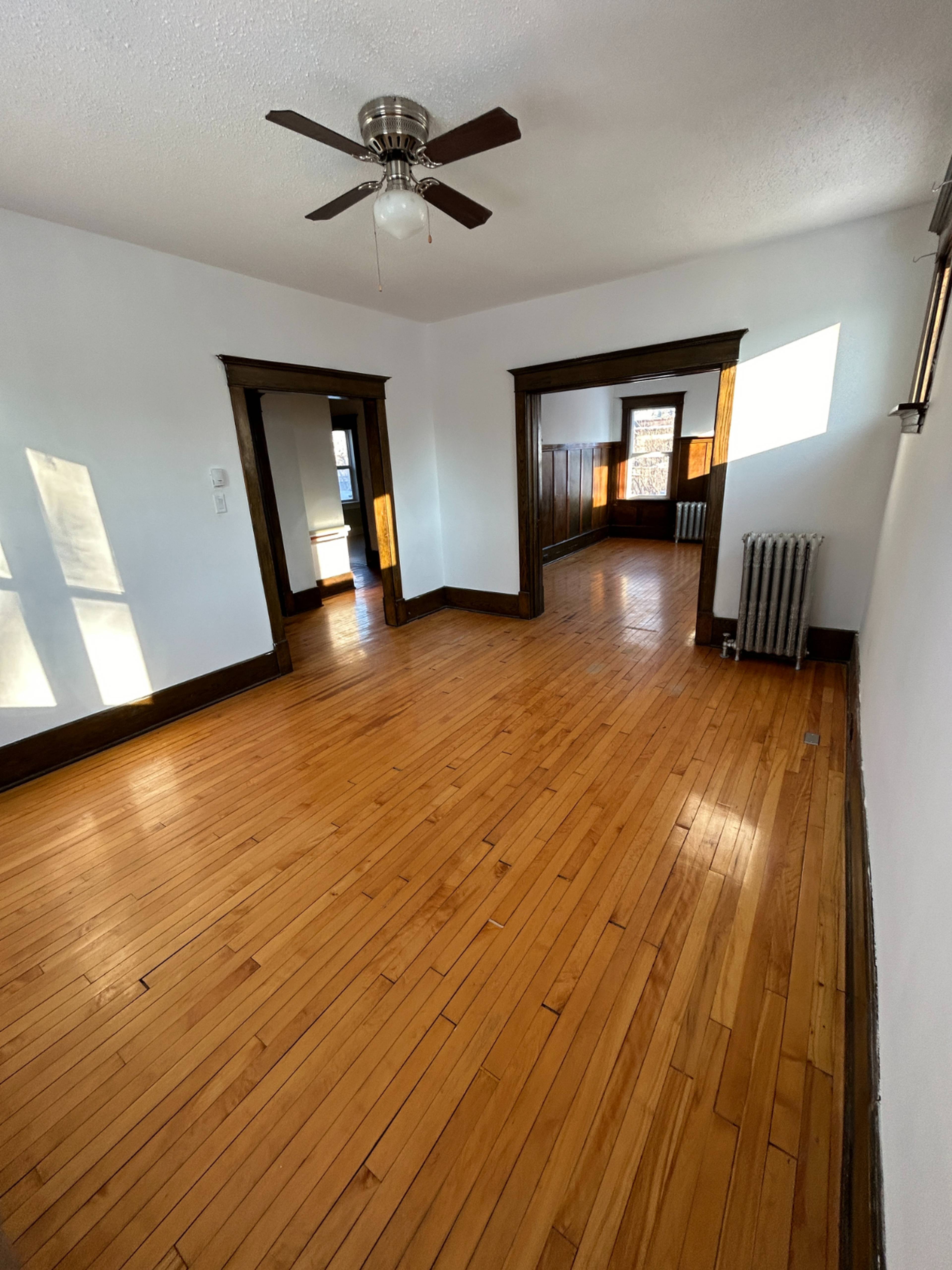 509 Dominion St, Winnipeg, MB 2 Bedroom Room for Rent liv.rent