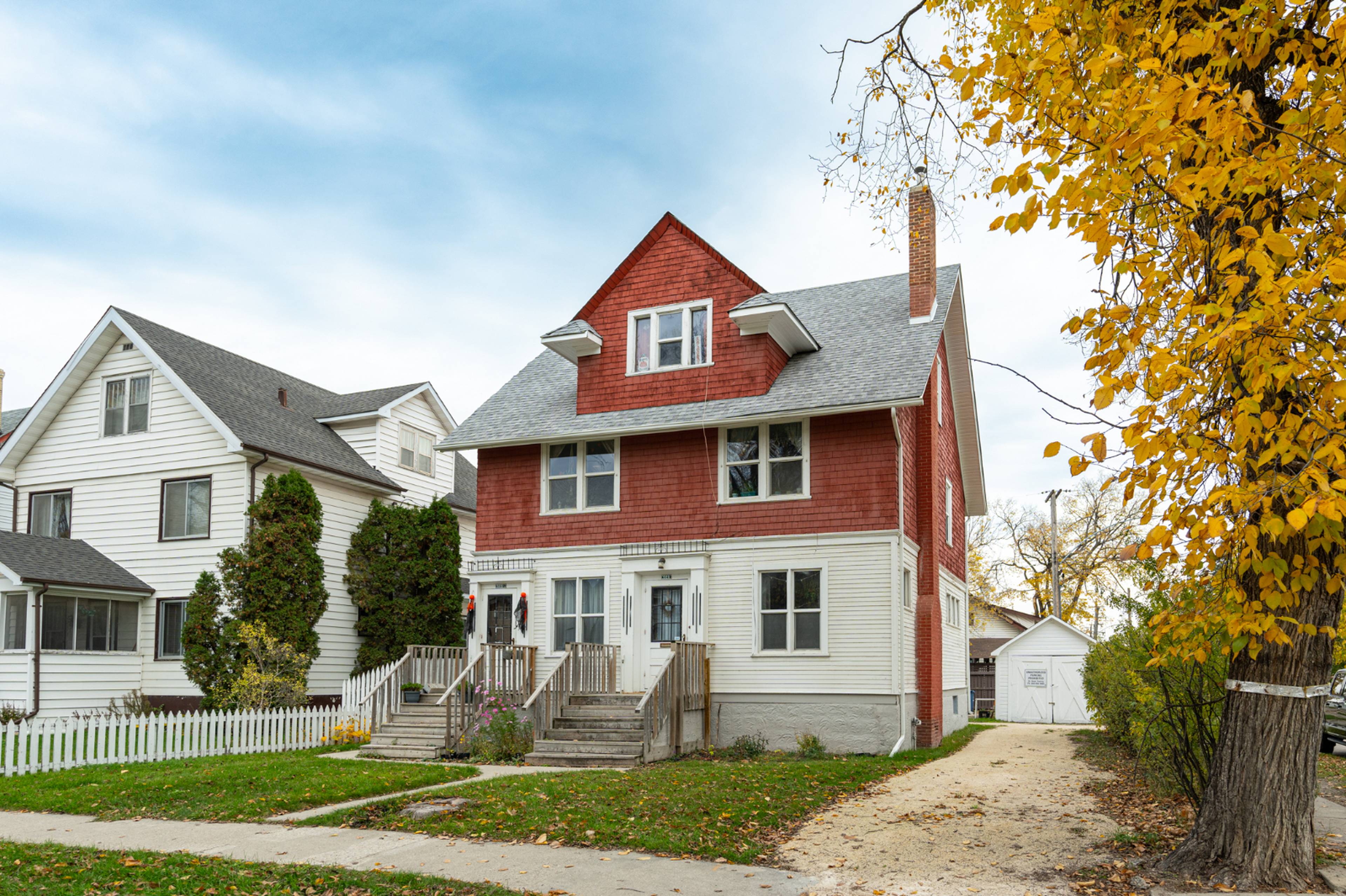 509 Dominion St, Winnipeg, MB 2 Bedroom Room for Rent liv.rent