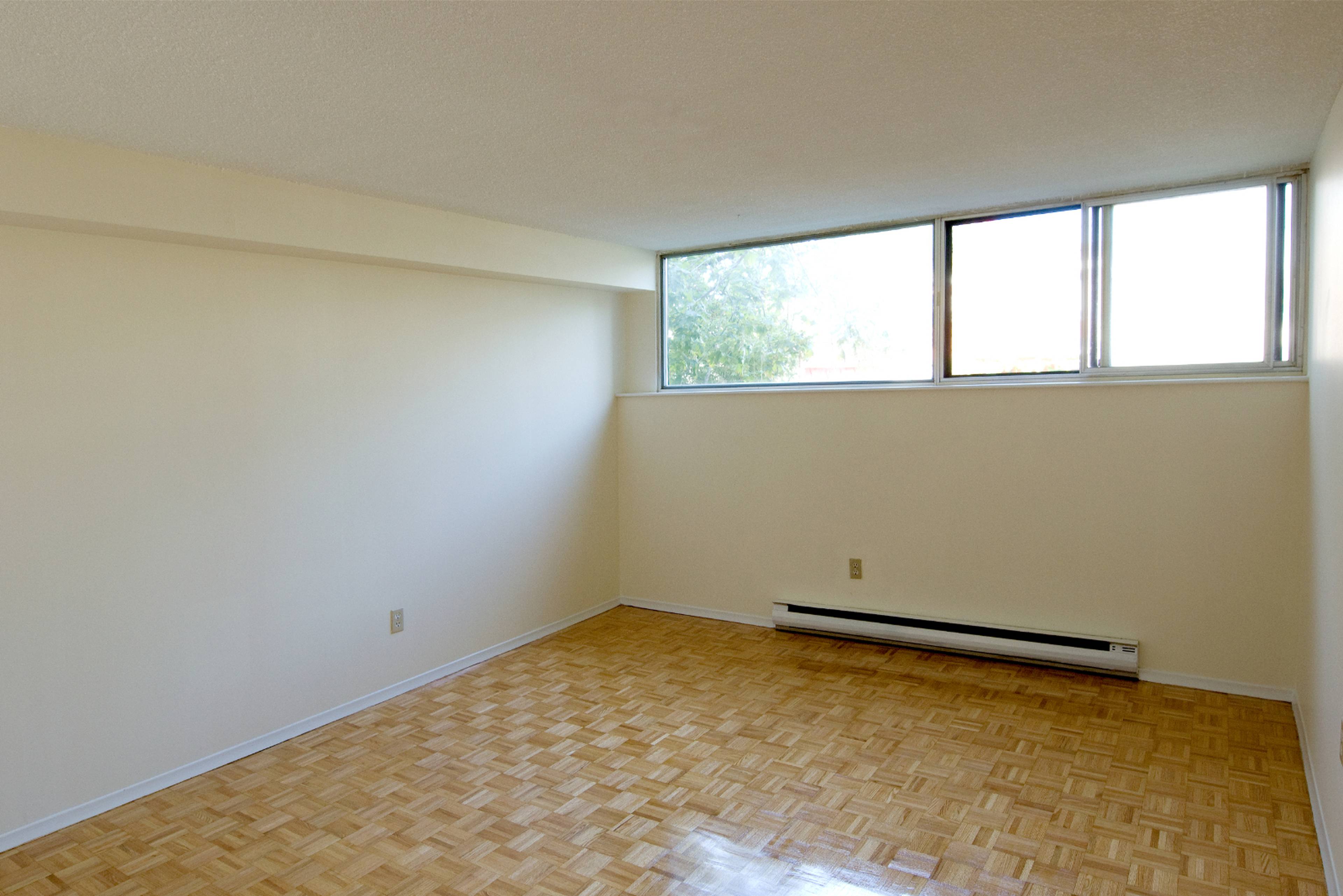 2 Bedroom 525 St Lawrence St, Oshawa, ON 1 Bedroom Apartment for