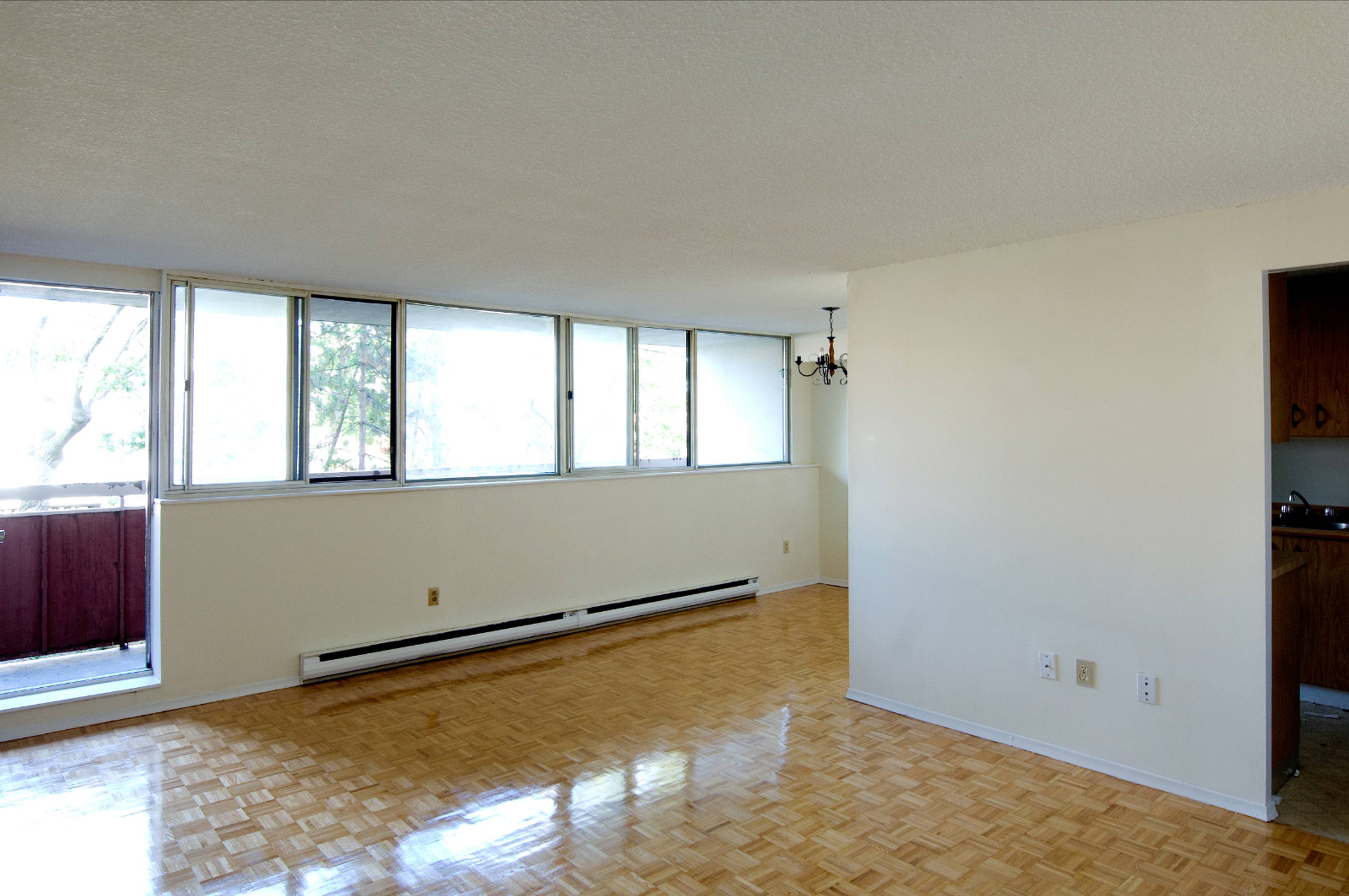 2 Bedroom 525 St Lawrence St, Oshawa, ON 1 Bedroom Apartment for