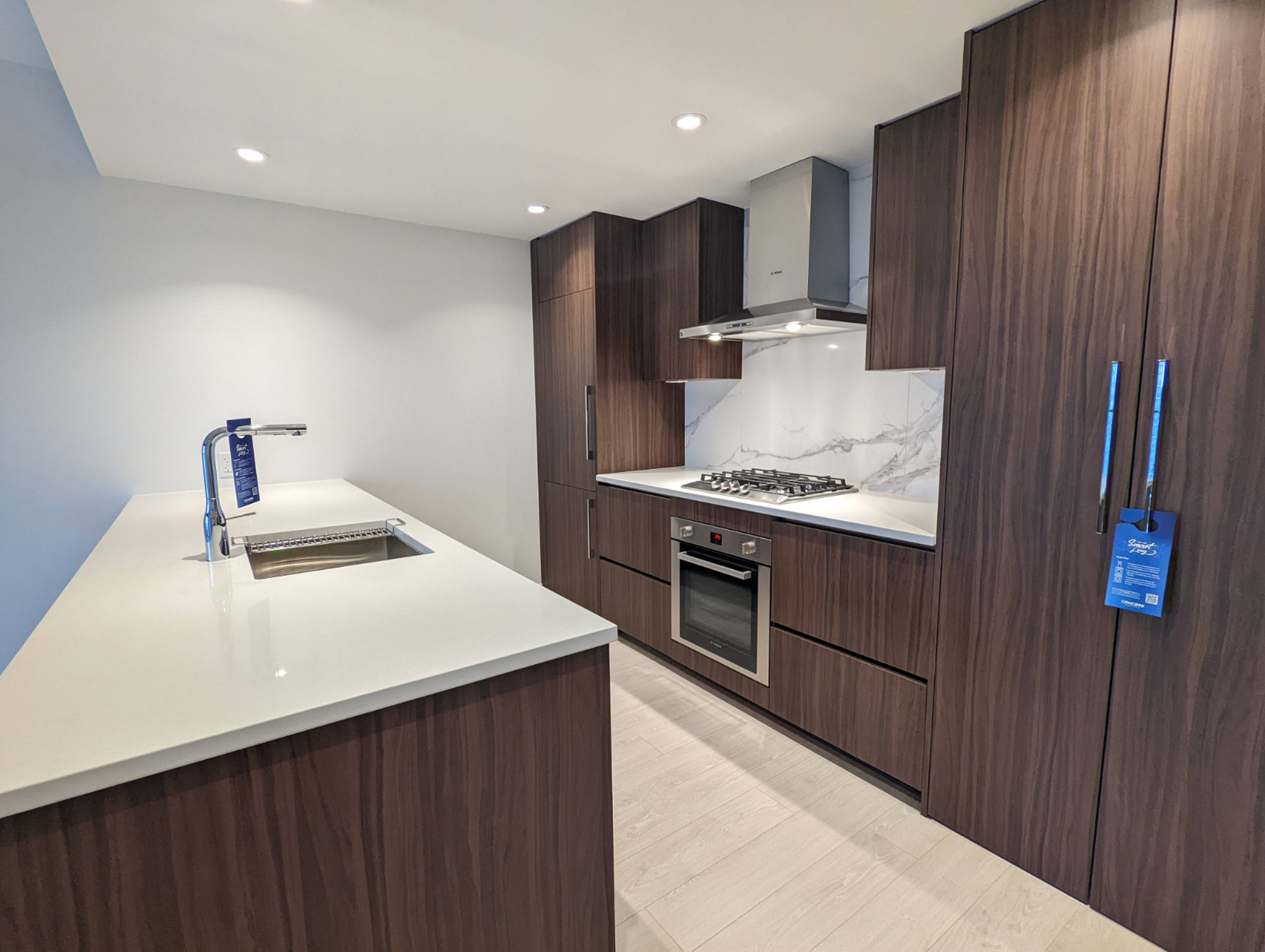 1905 9887 Whalley Blvd, Surrey, BC 1 Bedroom Apartment for Rent