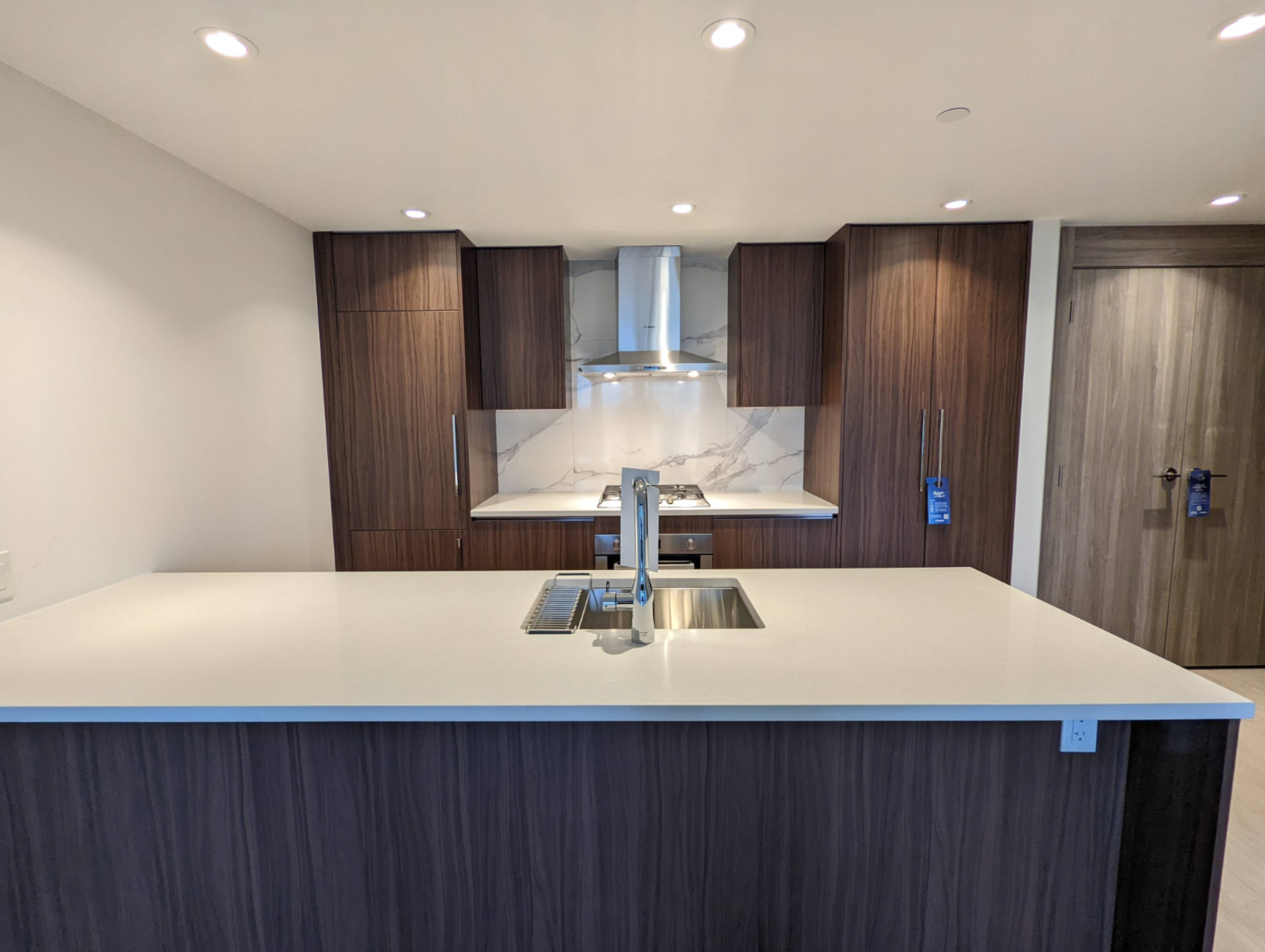 1905 9887 Whalley Blvd, Surrey, BC 1 Bedroom Apartment for Rent