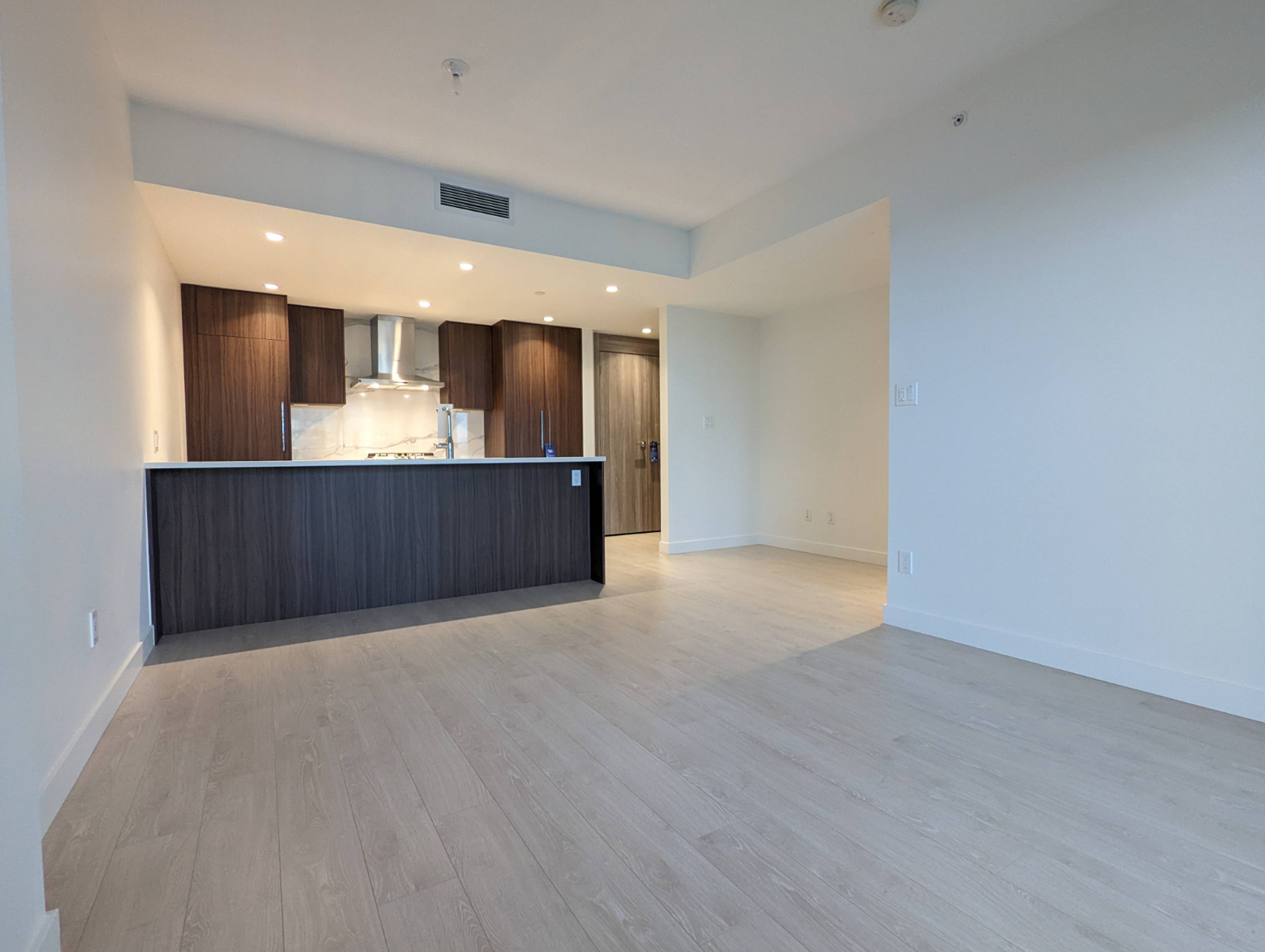 1905 9887 Whalley Blvd, Surrey, BC 1 Bedroom Apartment for Rent liv.rent