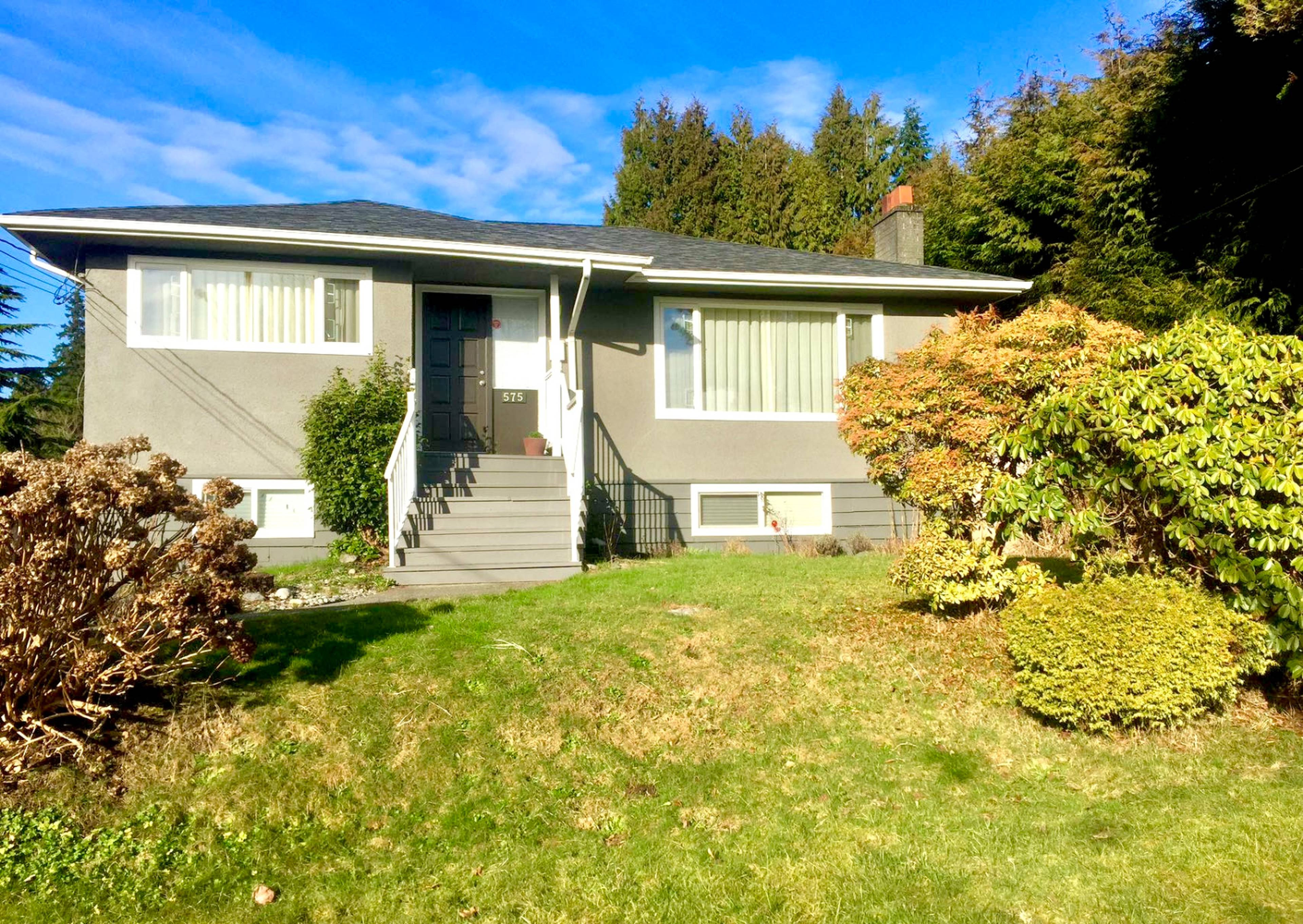 575 Thompson Ave, Coquitlam, BC 3 Bedroom House for Rent liv.rent