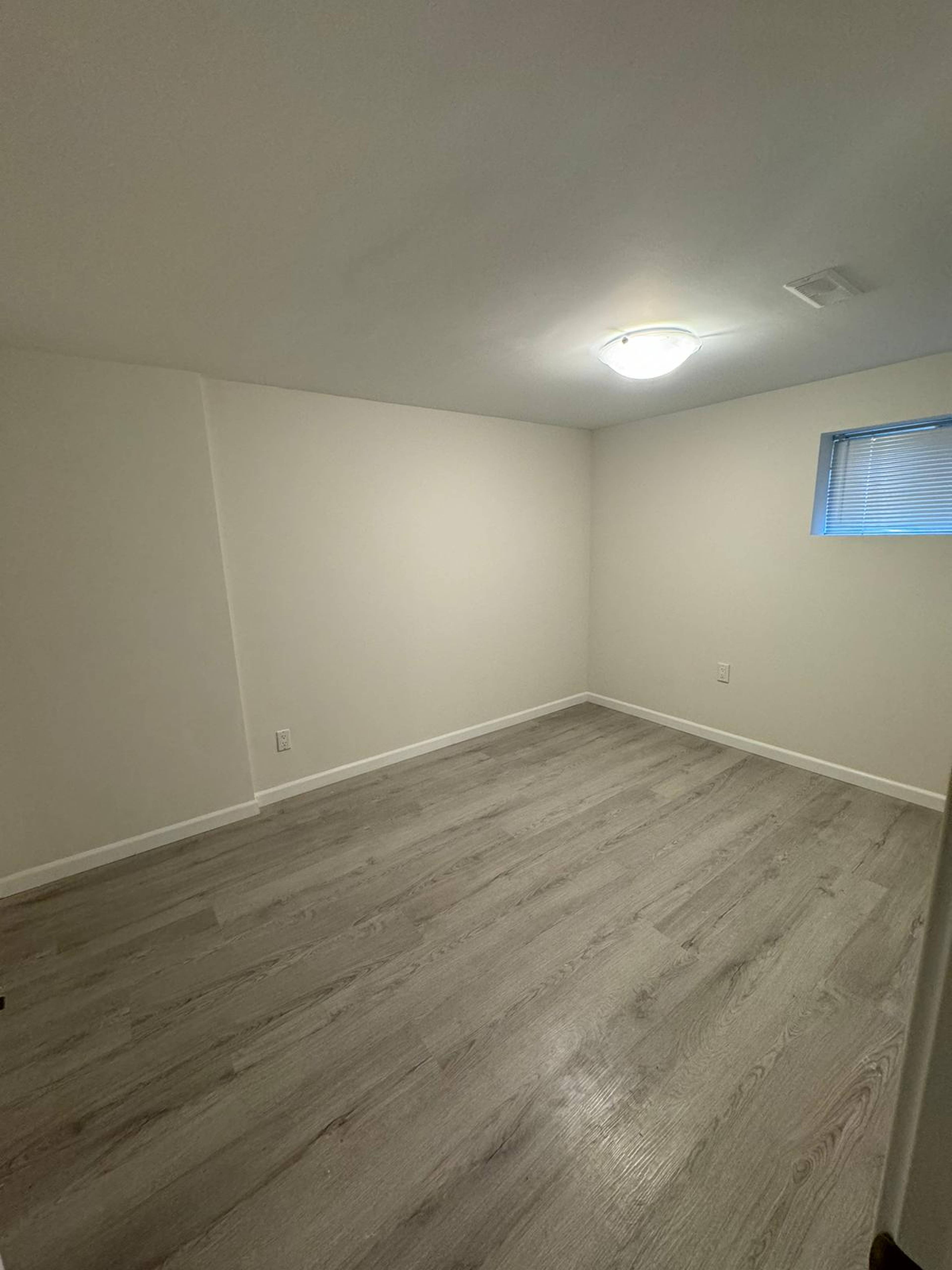 Southlawn Dr, Burnaby, BC 3 Bedroom Room for Rent liv.rent