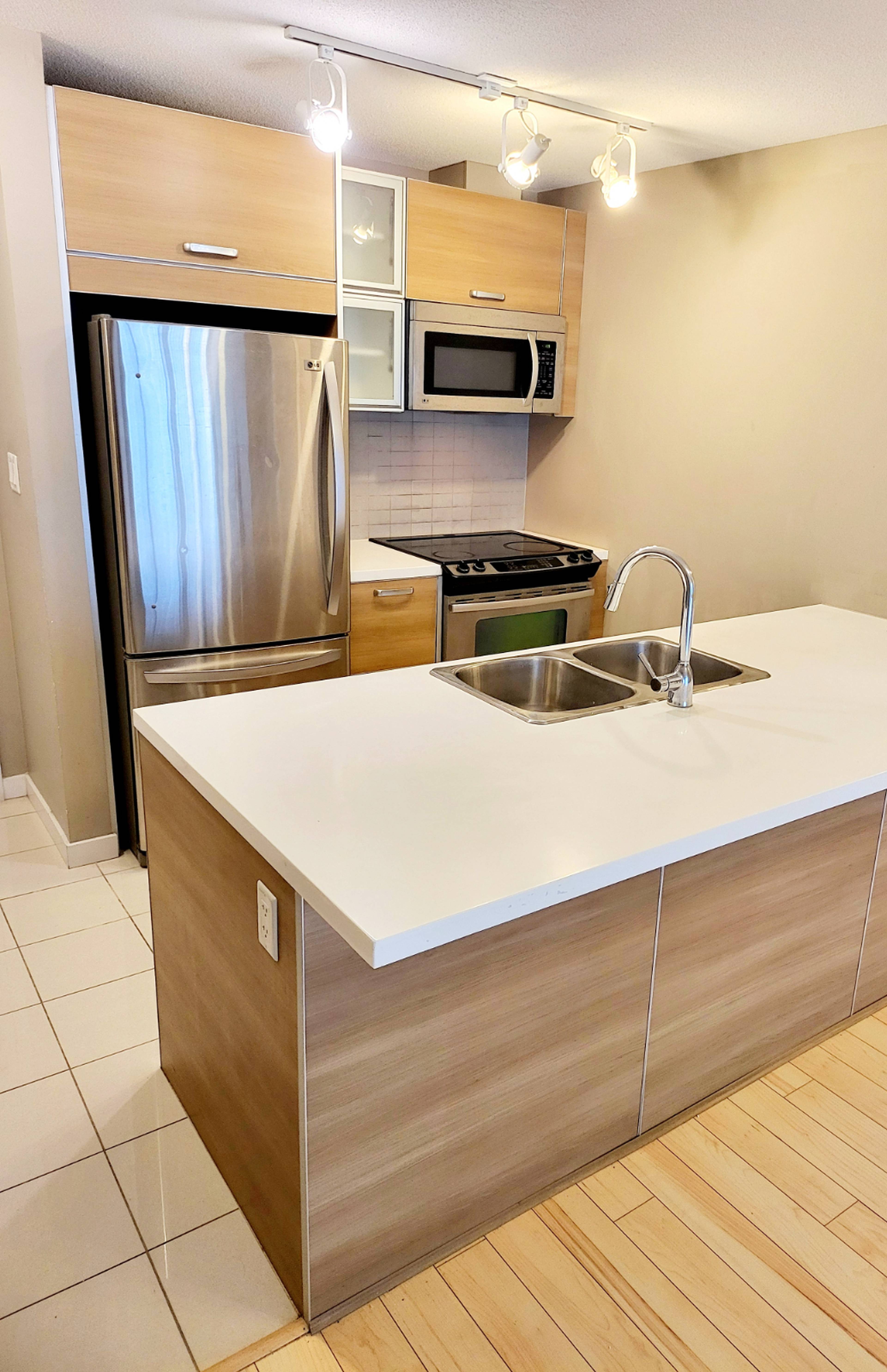 2 室  · 2 卫 for rent $2,300 / 月