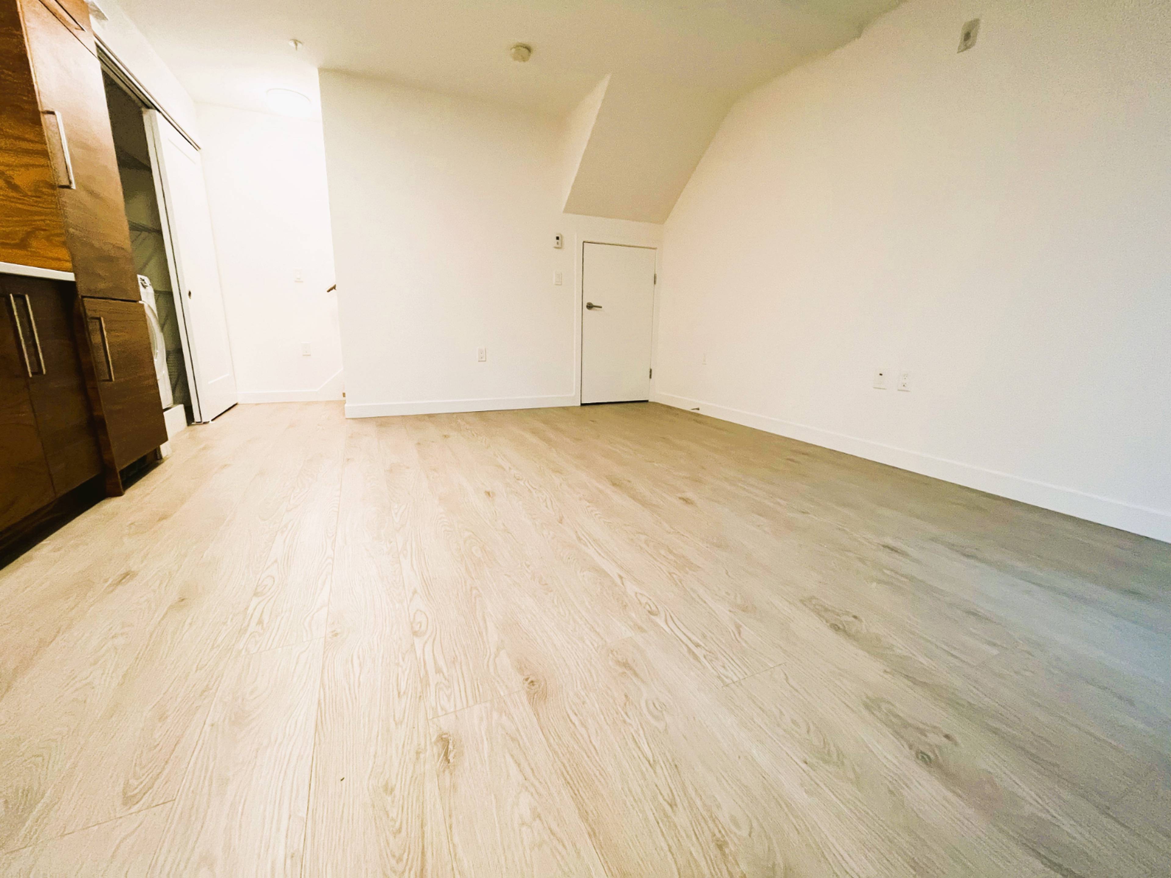 720 3rd St E, North Vancouver, BC Studio House for Rent liv.rent