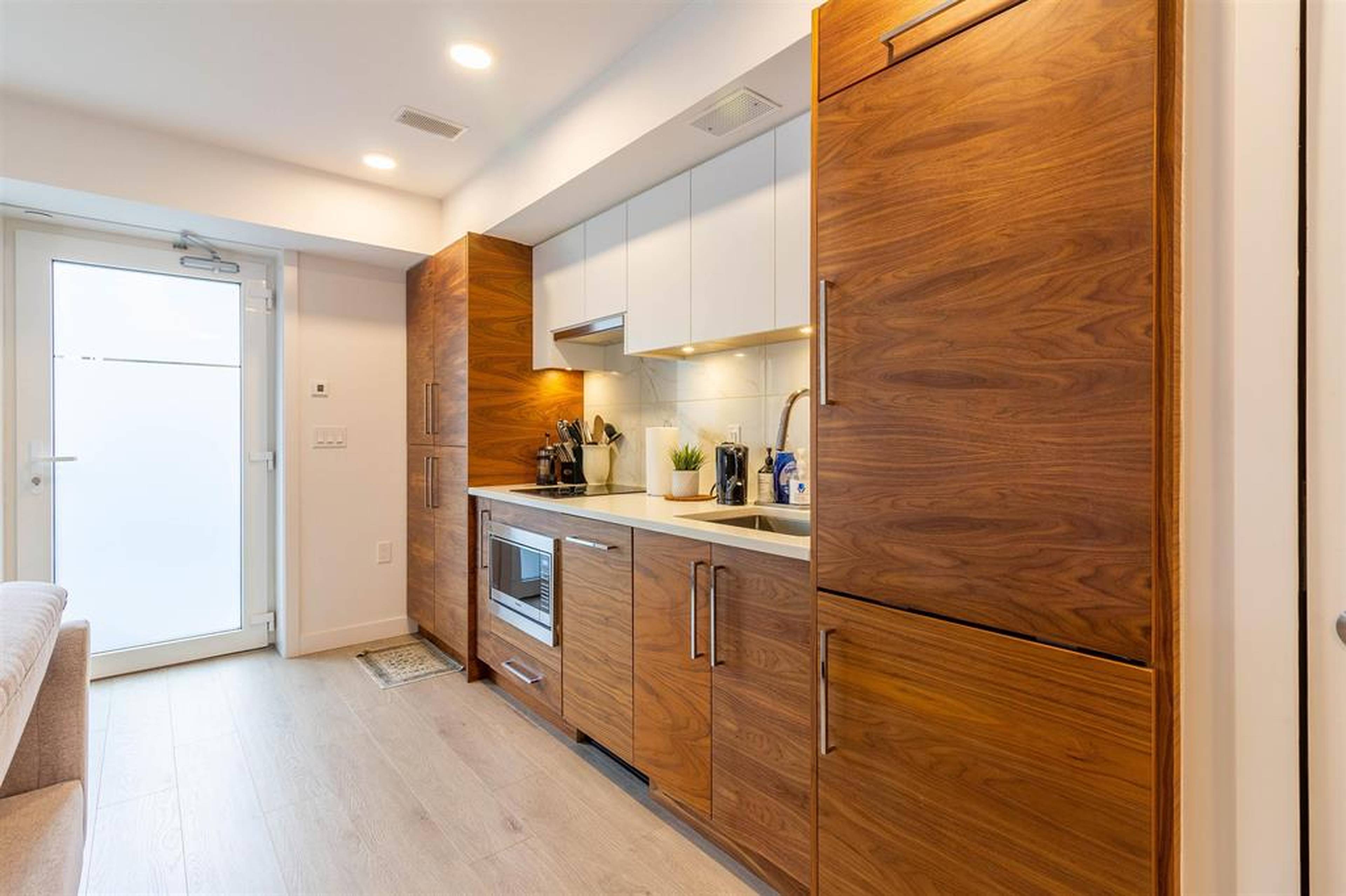 720 3rd St E, North Vancouver, BC Studio House for Rent liv.rent