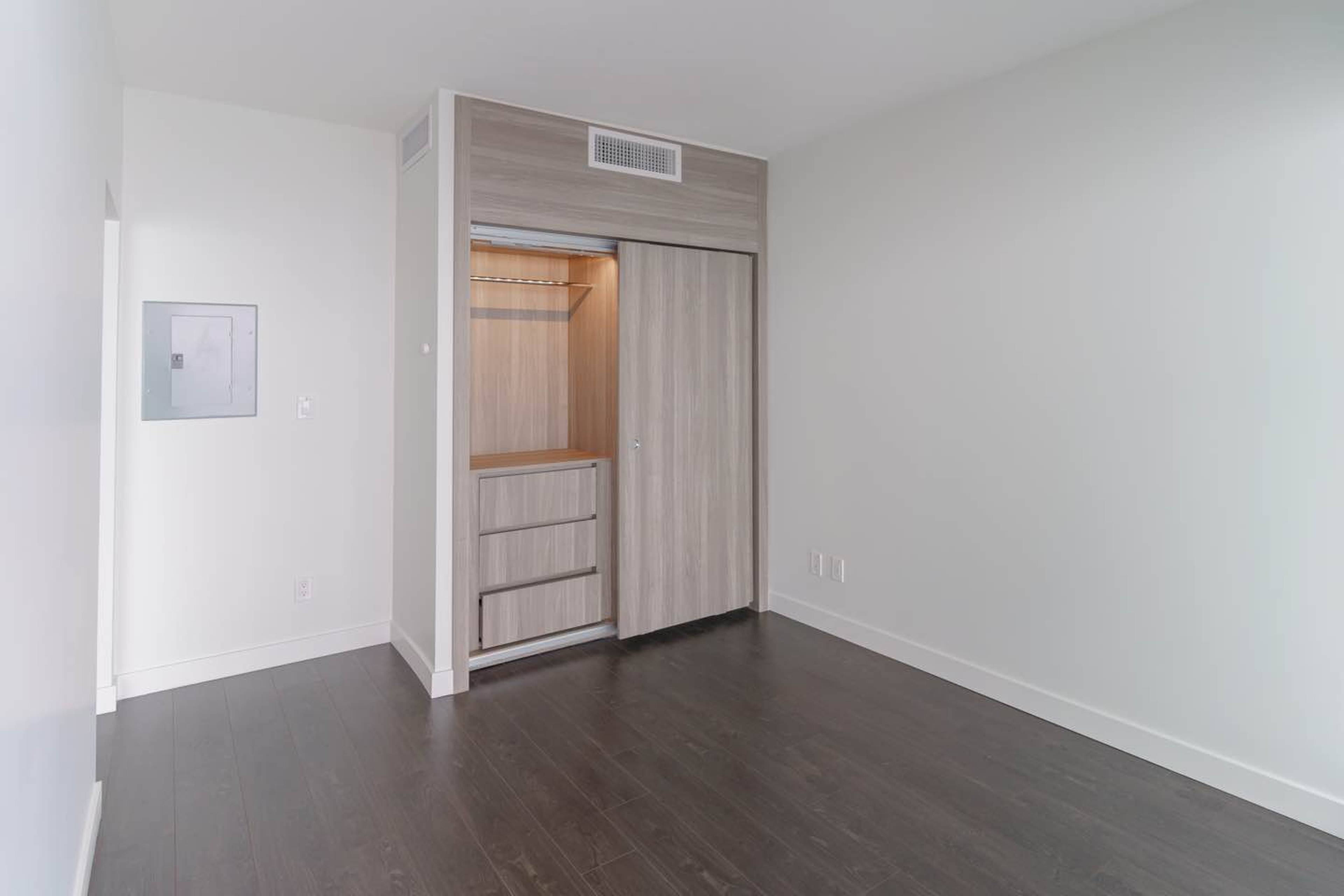 33F 4730 Lougheed Hwy, Burnaby, BC 1 Bedroom Apartment for Rent liv.rent