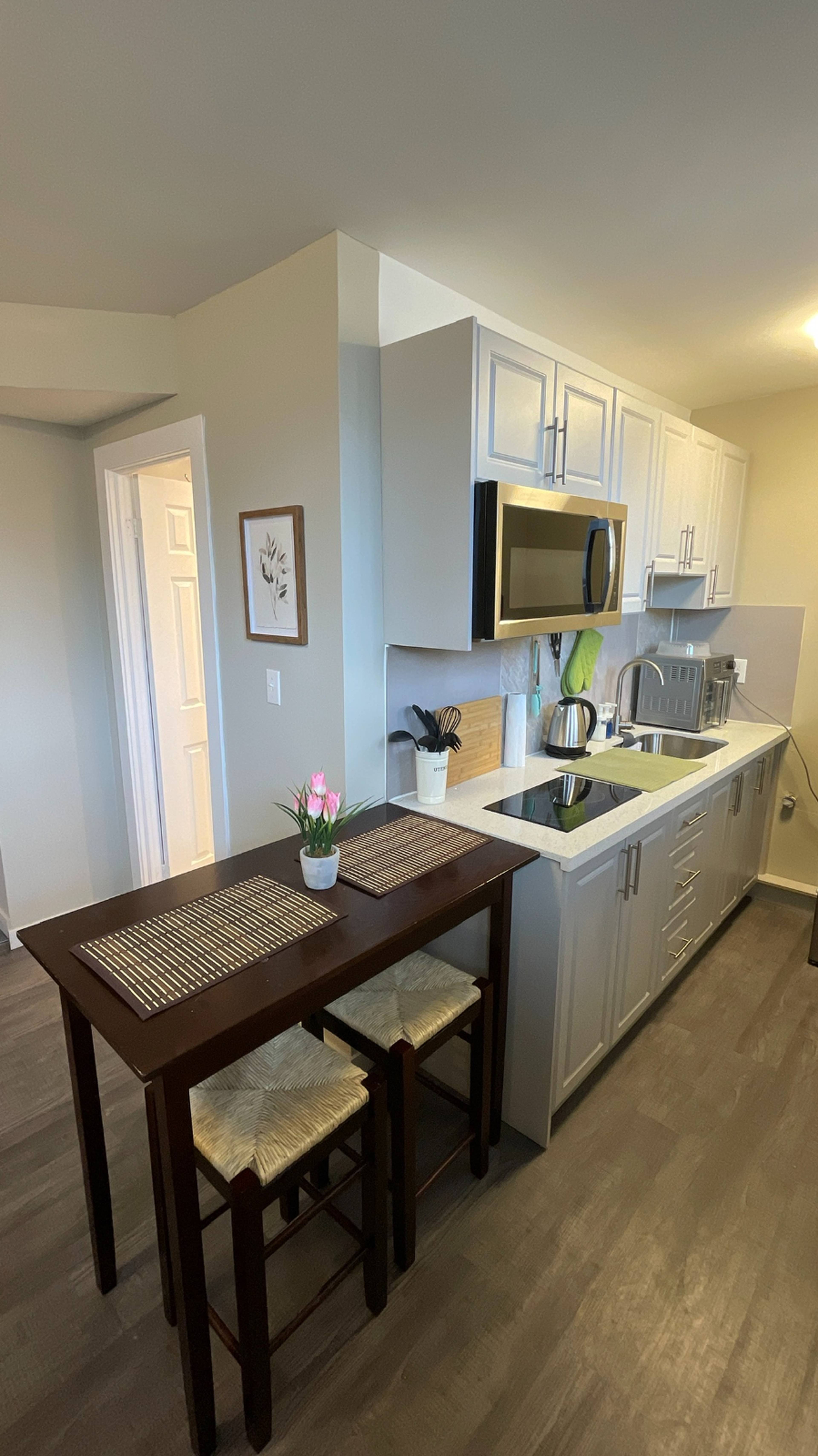 Bathurst Street and Lawrence Ave West, York, ON Studio Apartment for