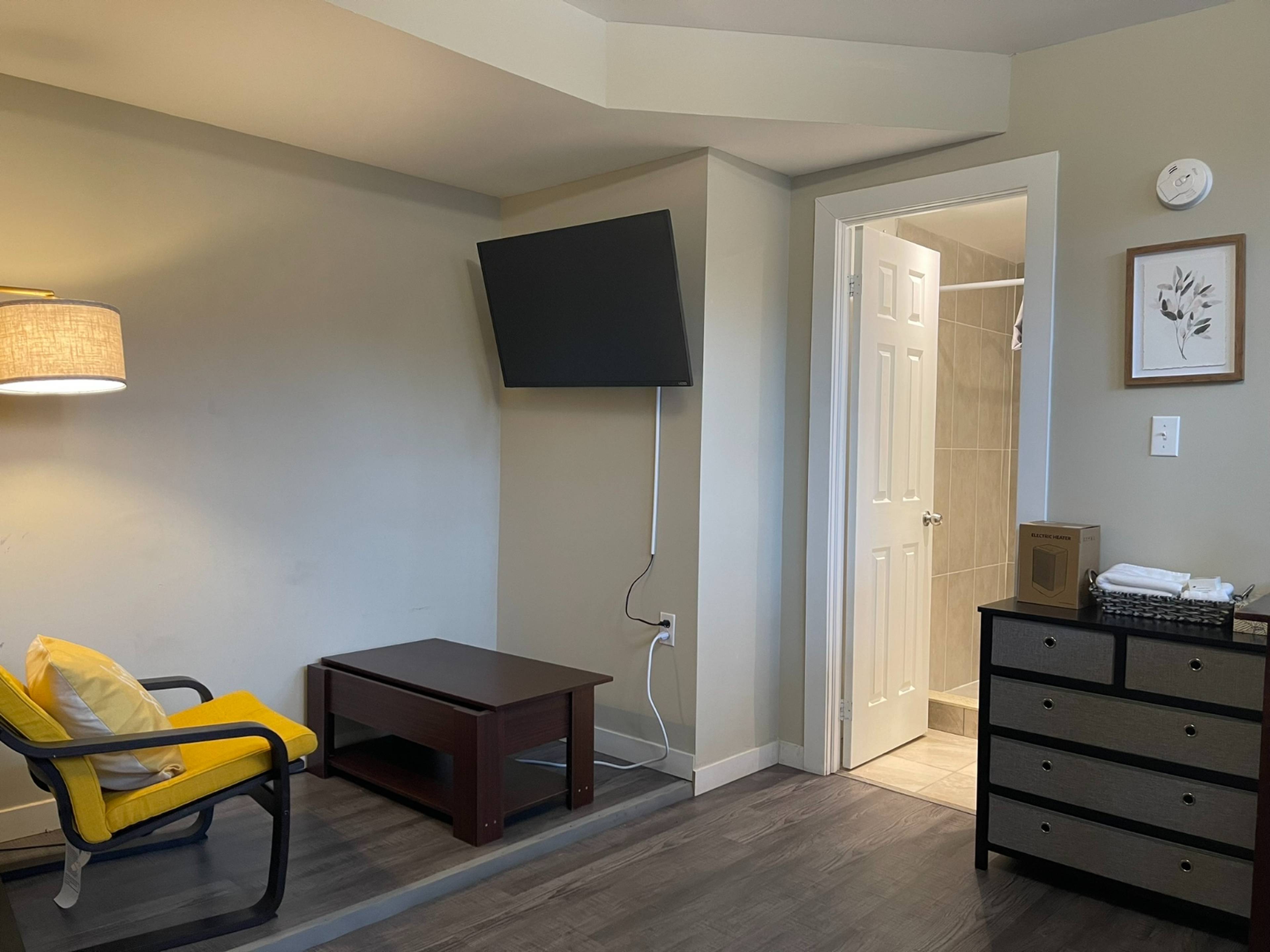 Bathurst Street and Lawrence Ave West, York, ON Studio Apartment for