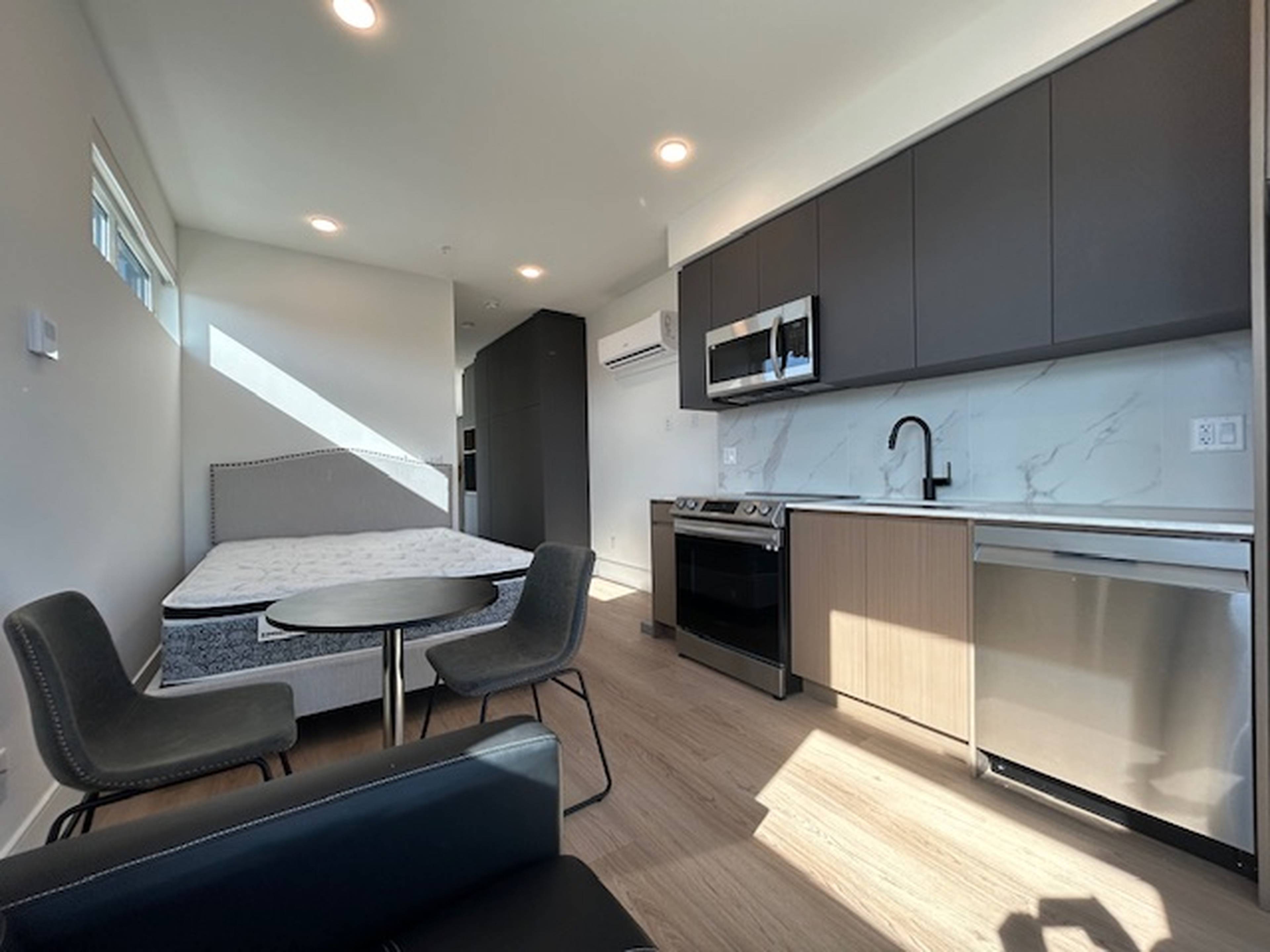 401 720 Klo Rd, Kelowna, BC Studio Apartment for Rent liv.rent