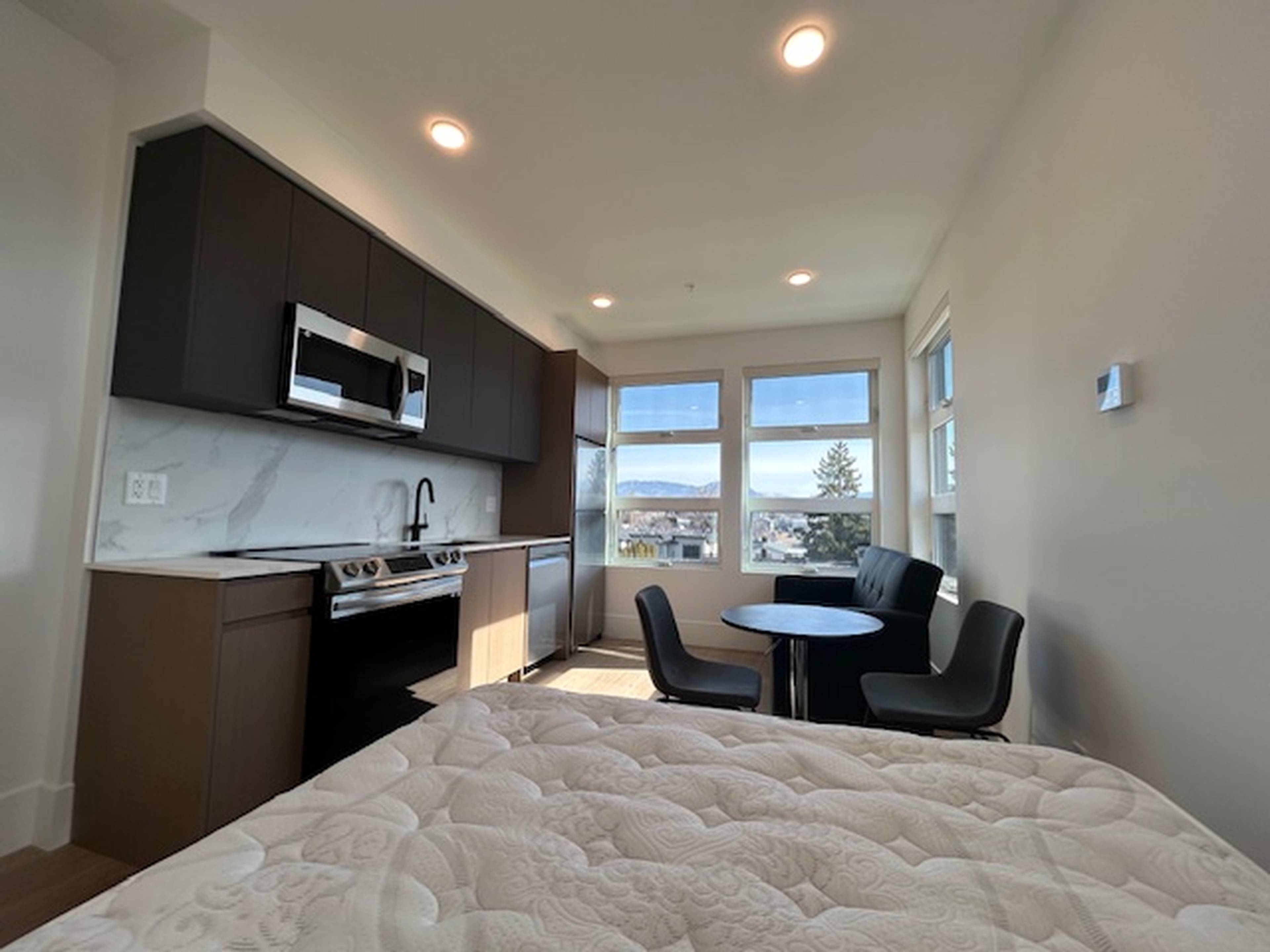 401 720 Klo Rd, Kelowna, BC Studio Apartment for Rent liv.rent