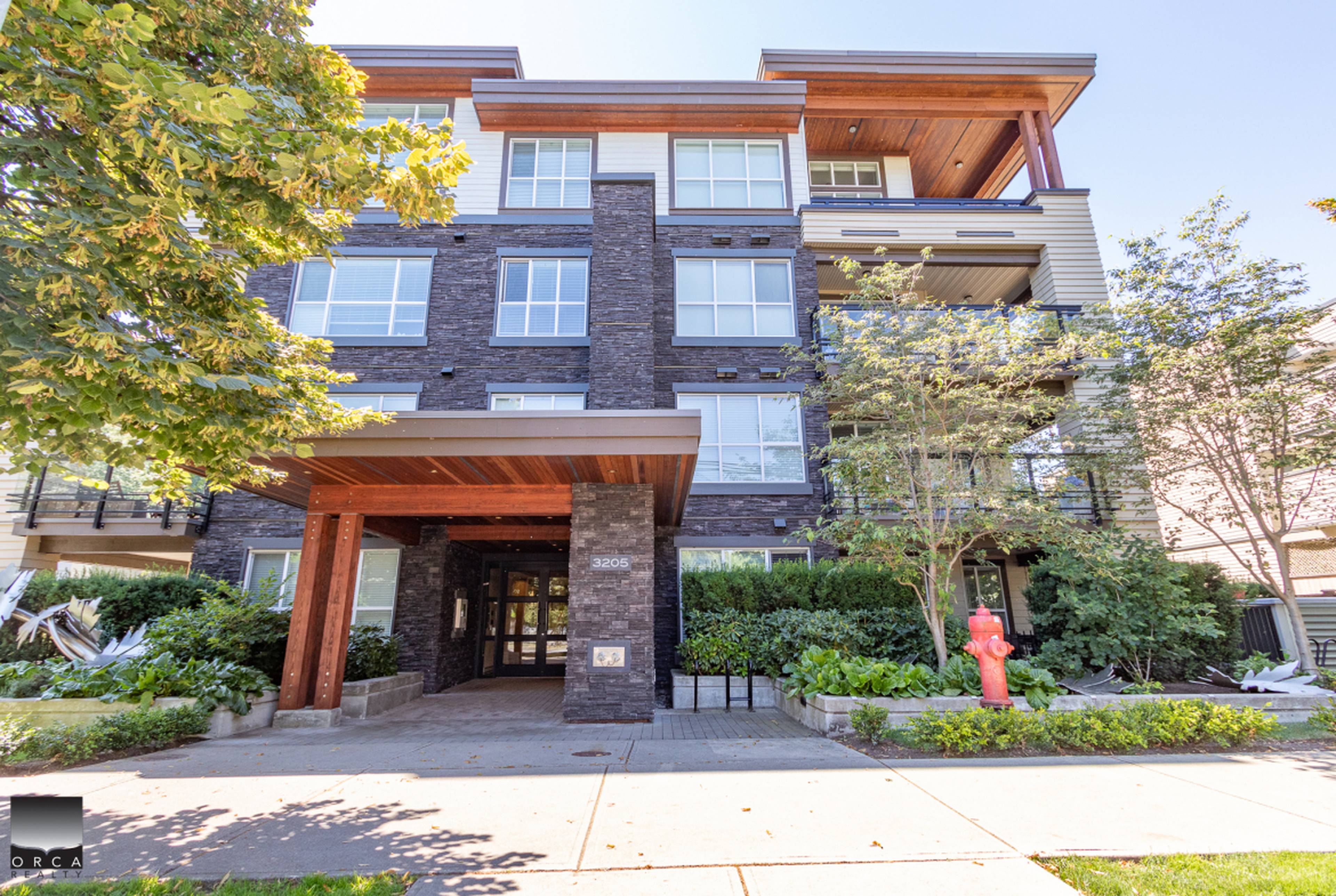 3205 Mountain Hwy, North Vancouver 1