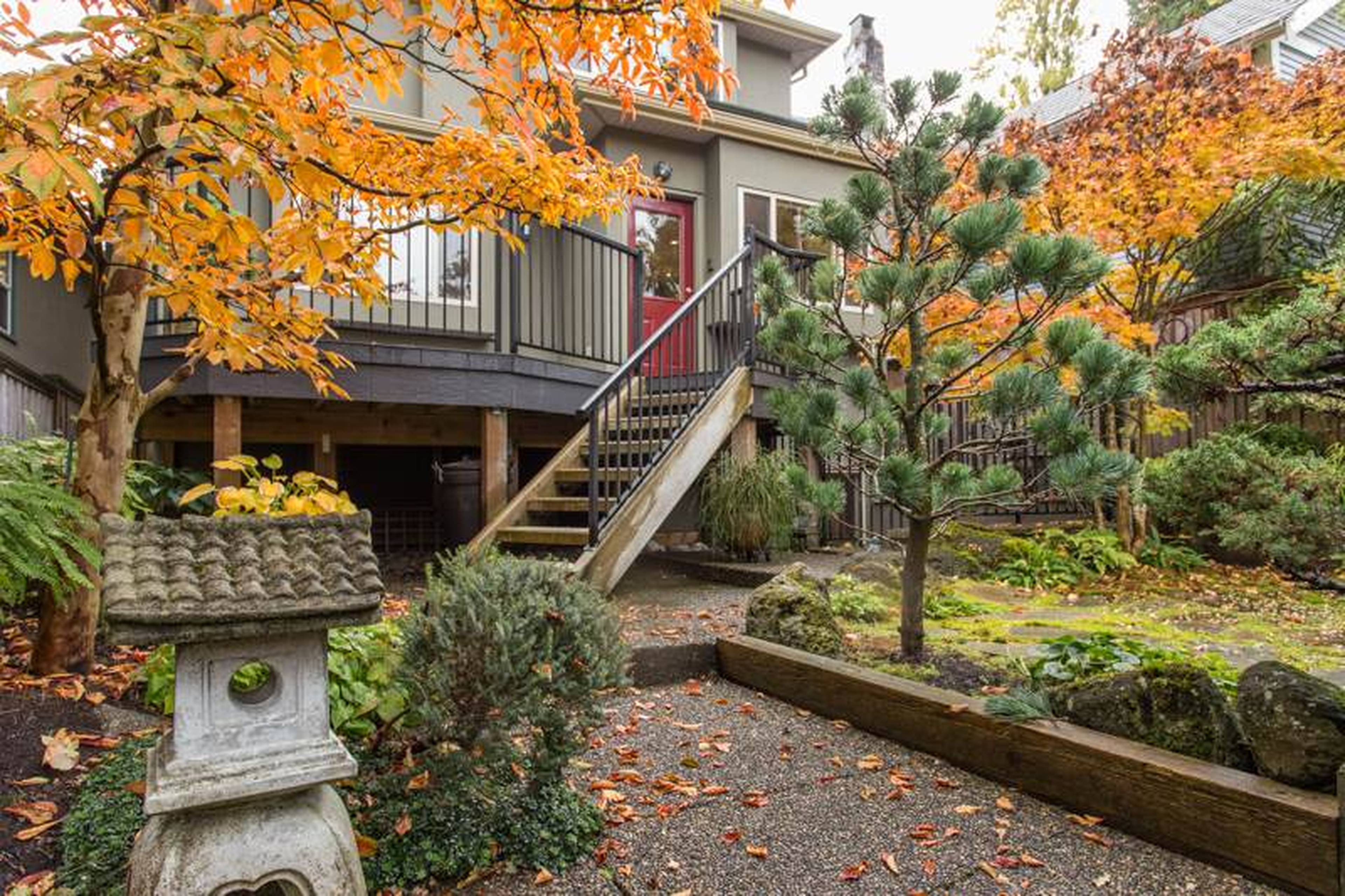 W 14th Ave, Vancouver, BC 3 Bedroom House for Rent liv.rent