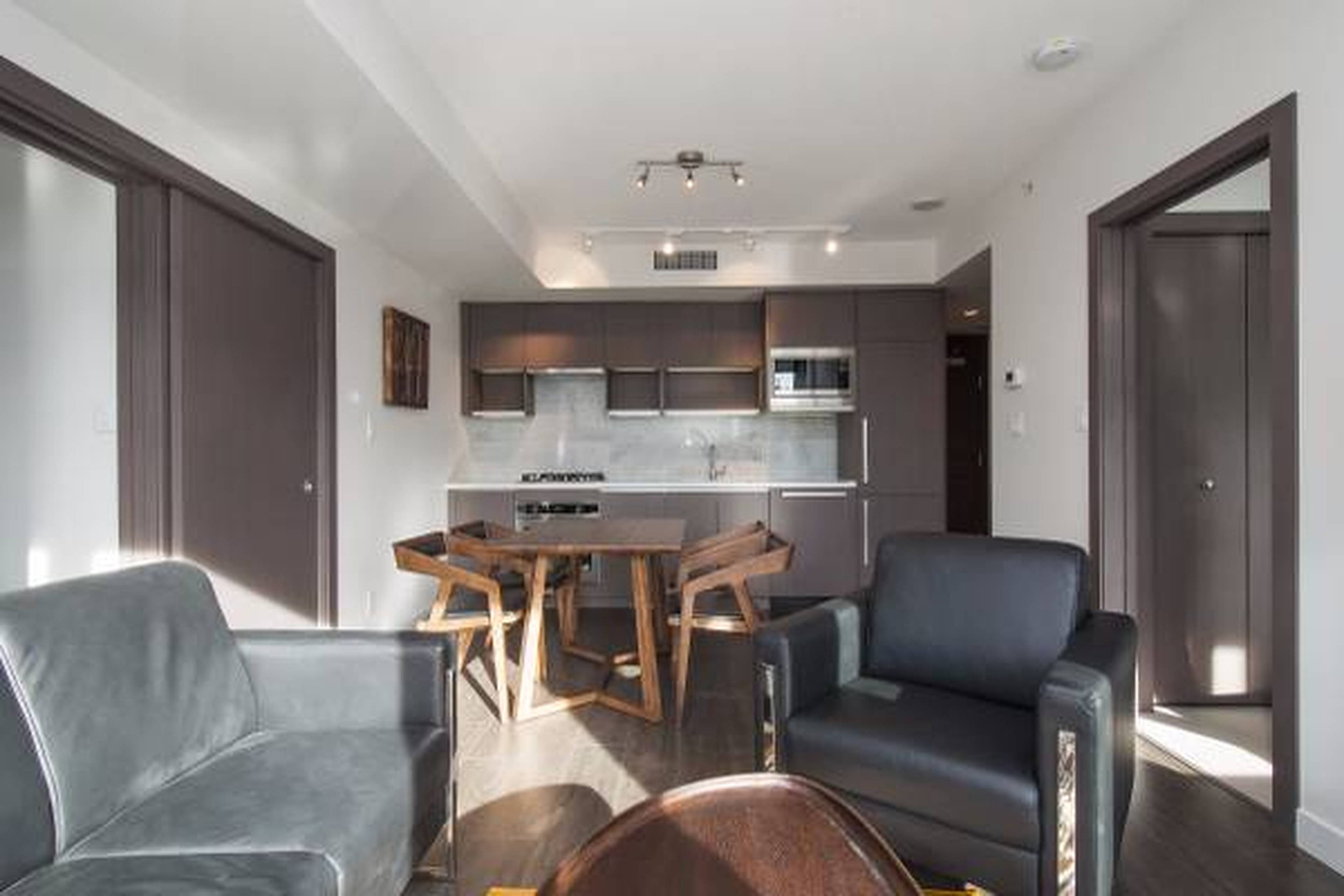 1 ch.  · 1 s. de bains for rent $3,100 / mois