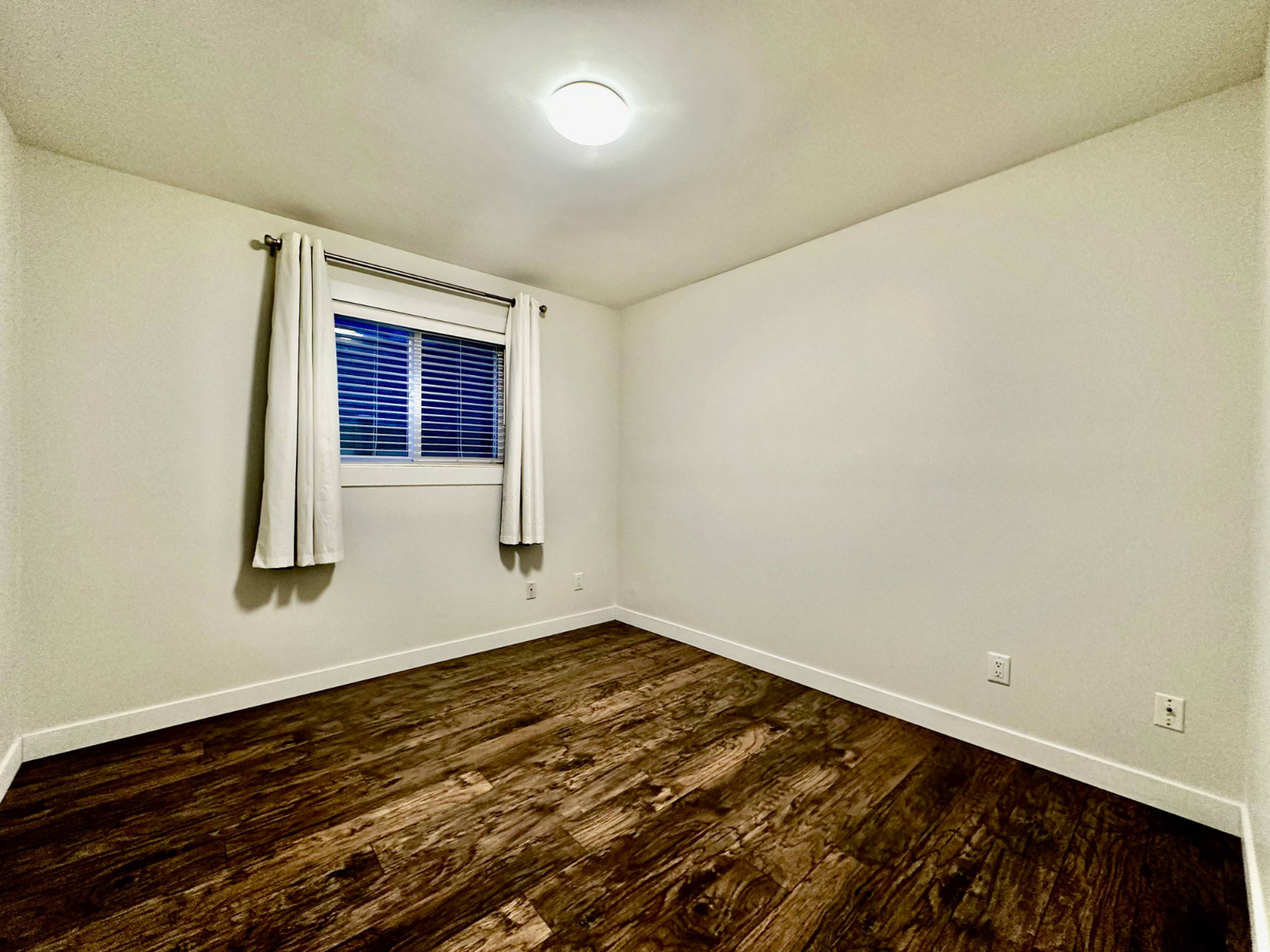 Ground floor 3728 Spruce St, Burnaby, BC 2 Bedroom House for Rent