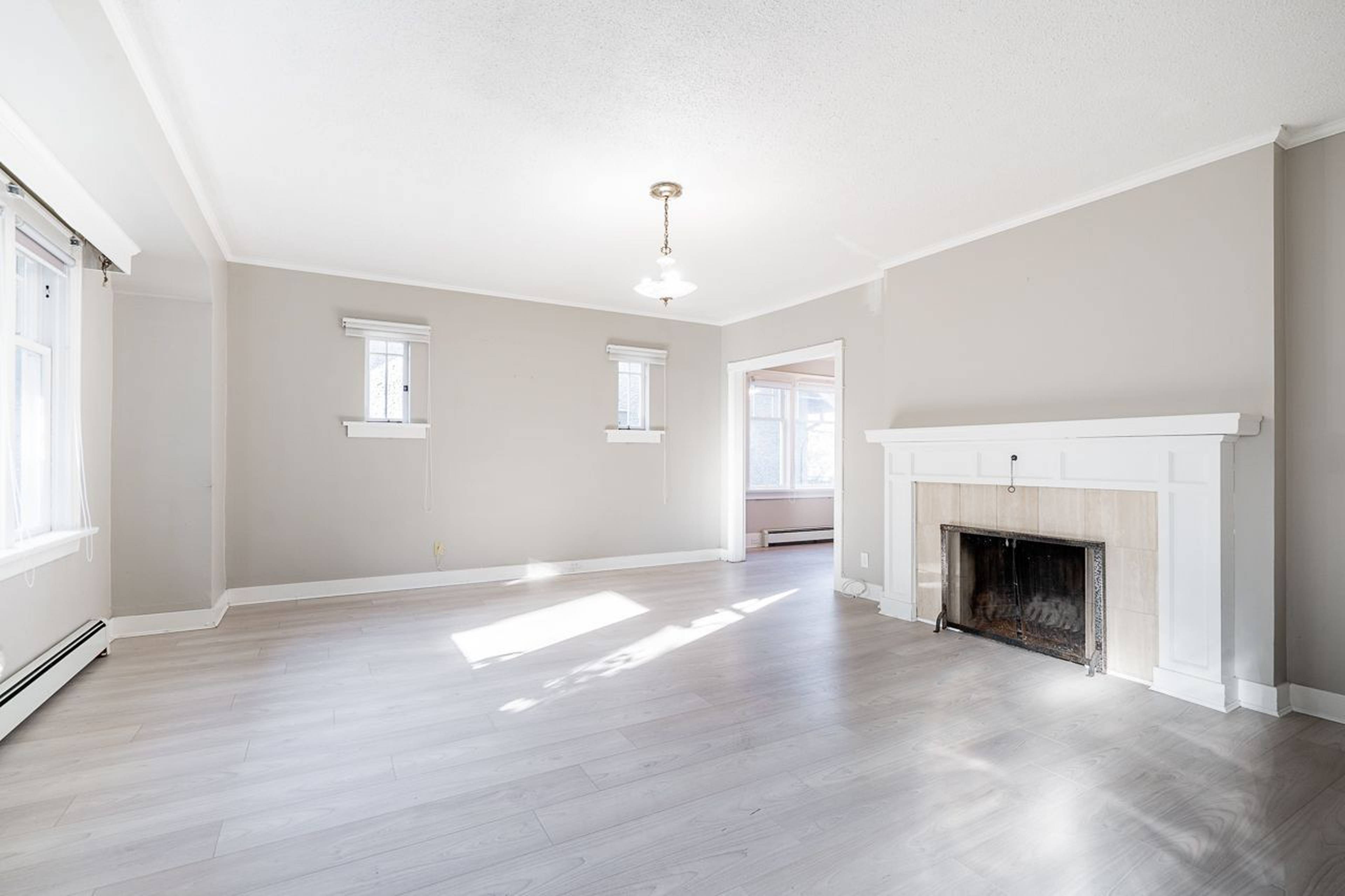 Dunbar St, Vancouver, BC 3 Bedroom Room for Rent liv.rent