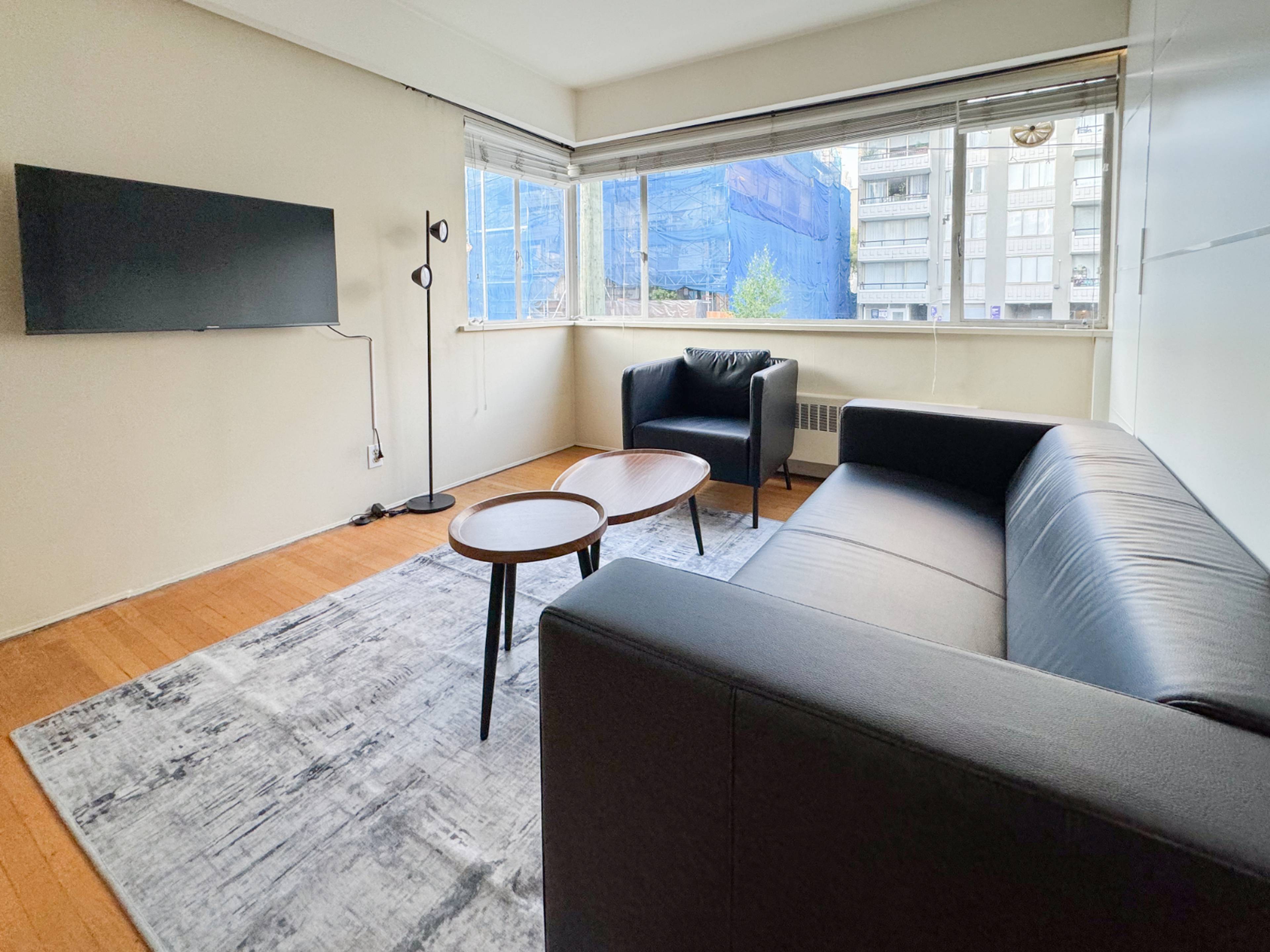 2 ch.  · 1 s. de bains for rent $2,750 / mois