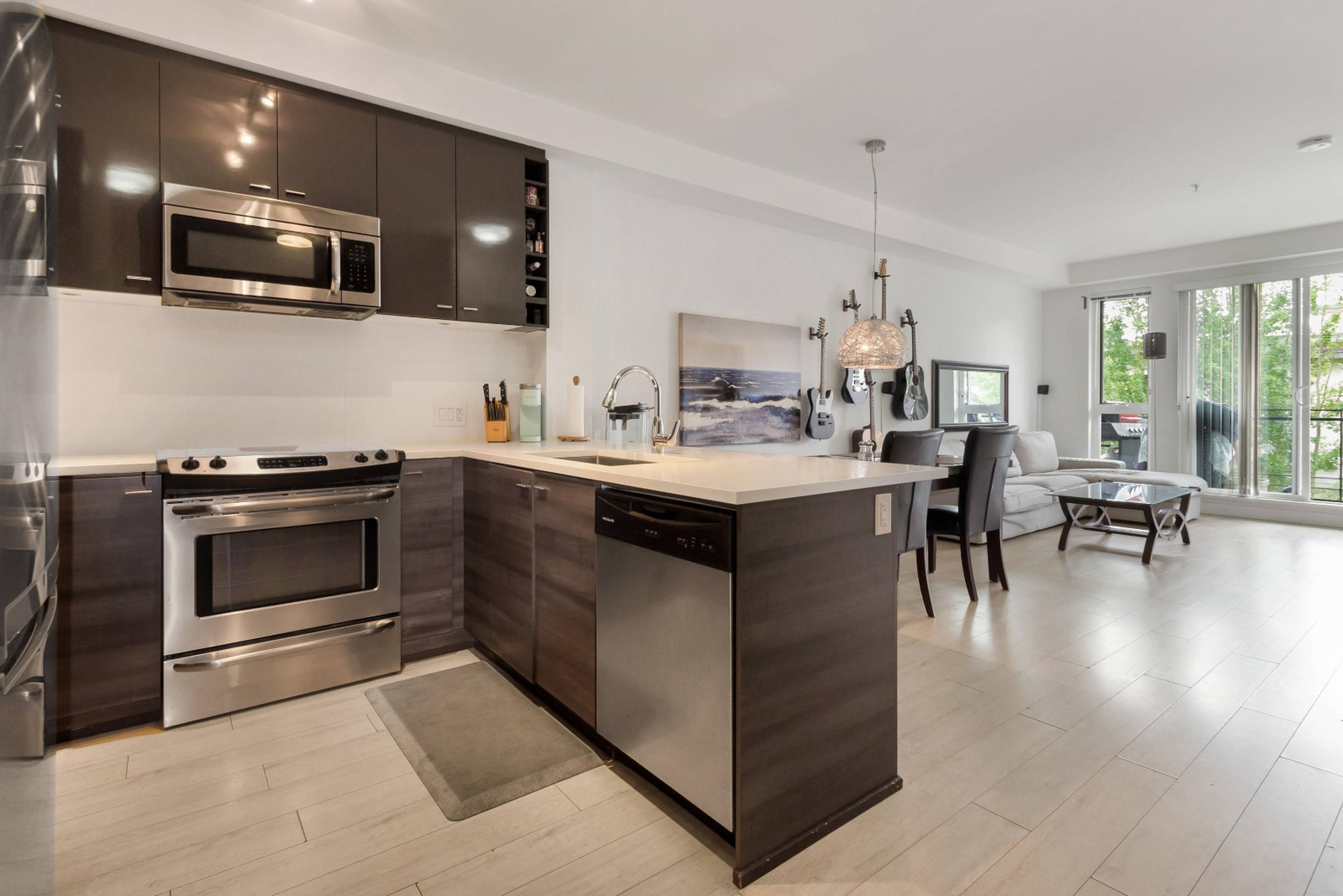 1 ch.  · 1 s. de bains for rent $1,900 / mois