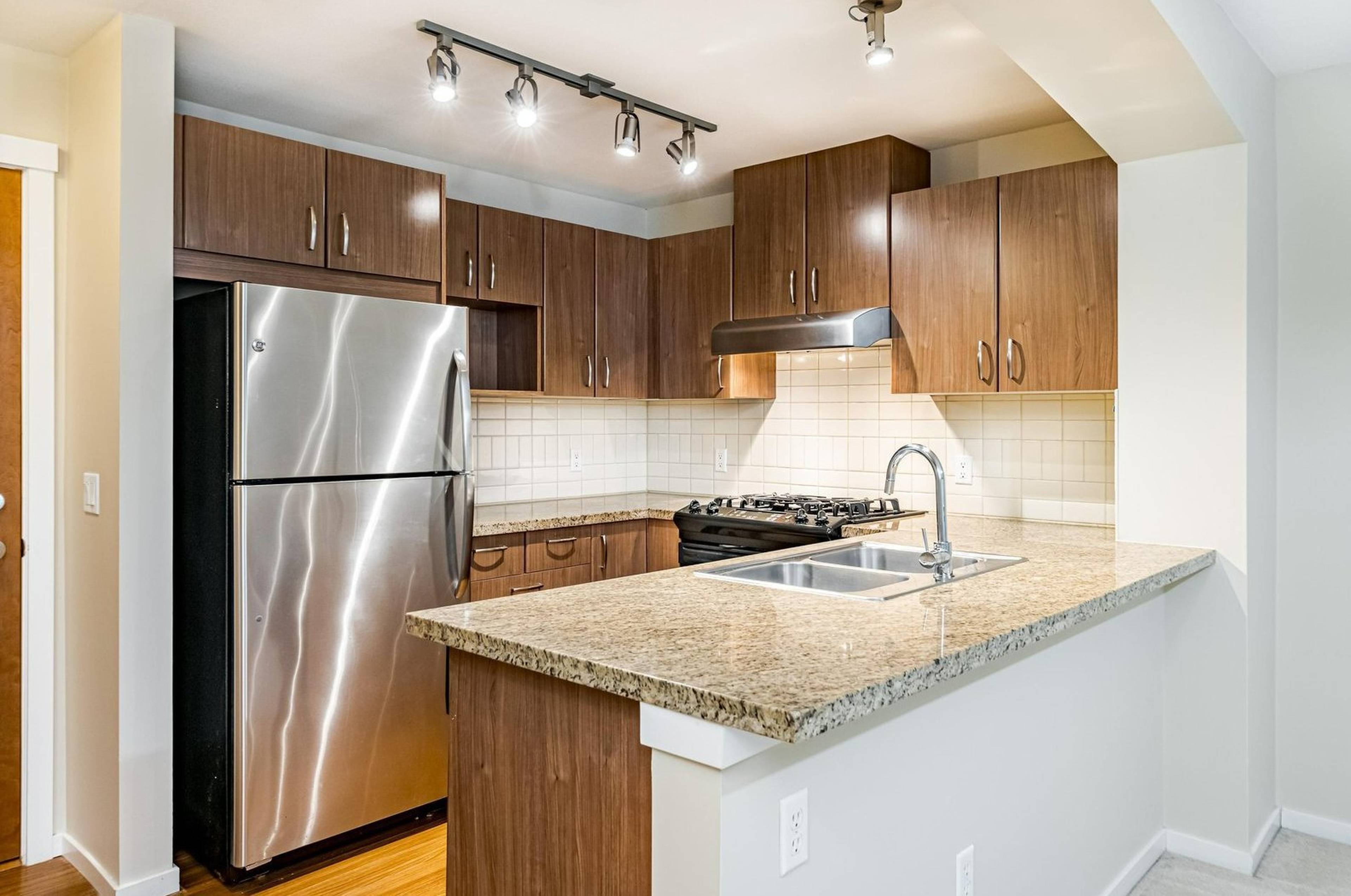 3082 Dayanee Springs Blvd, Coquitlam, BC 2 Bedroom Apartment for Rent