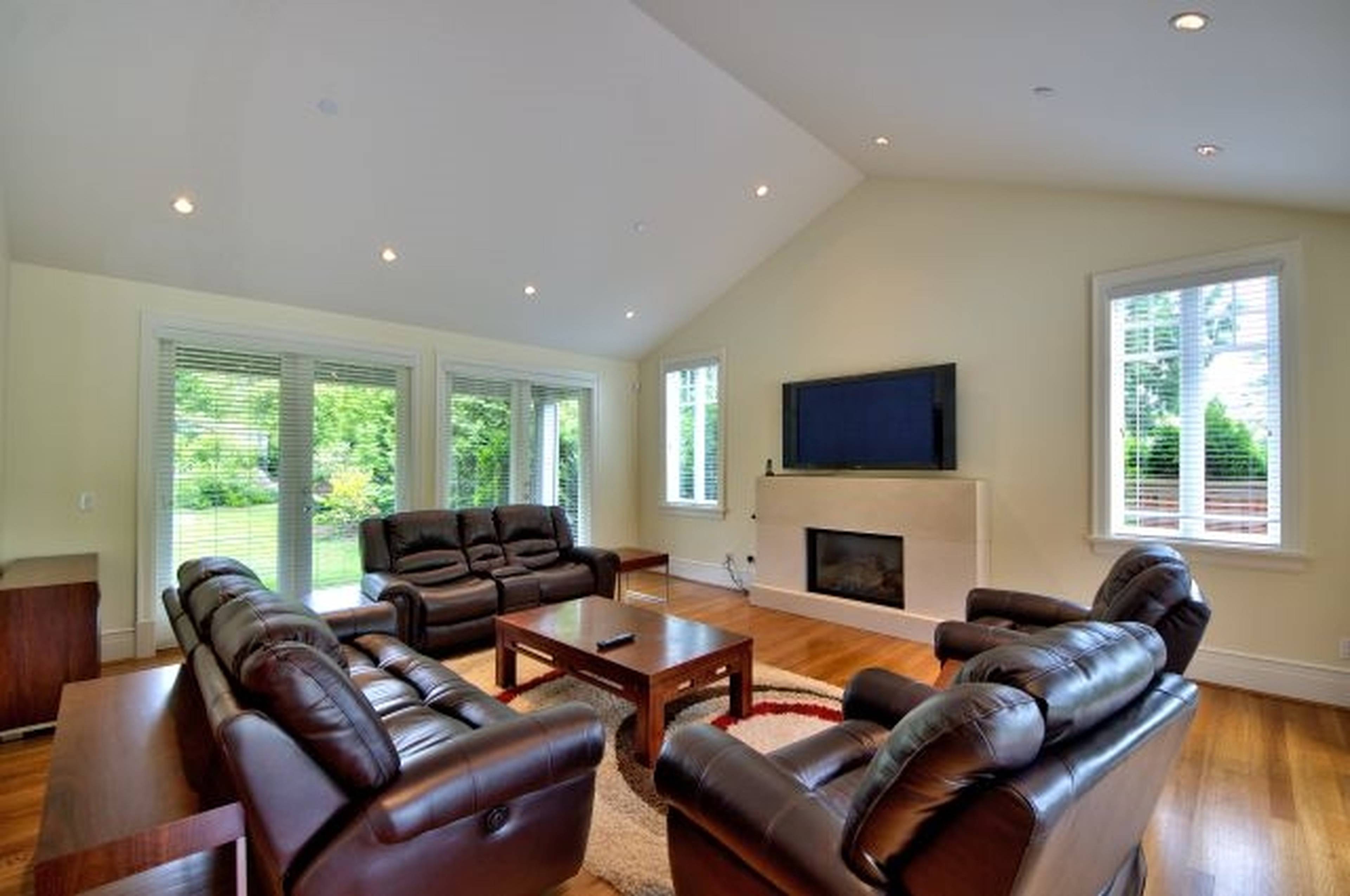 920 Pyrford Rd, West Vancouver, BC 6 Bedroom House for Rent liv.rent