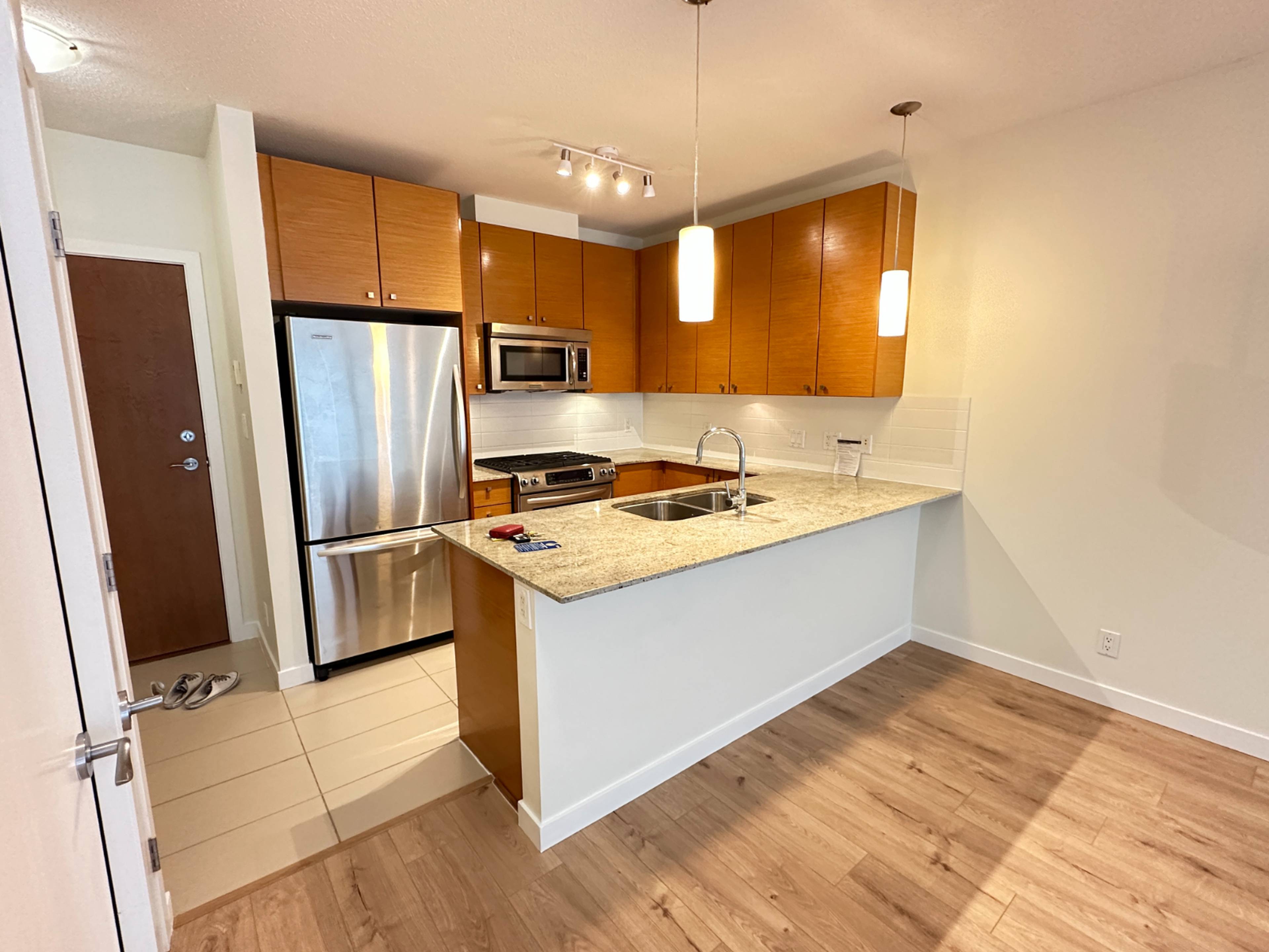 6F 7360 Elmbridge Way, Richmond, BC 1 Bedroom Apartment for Rent