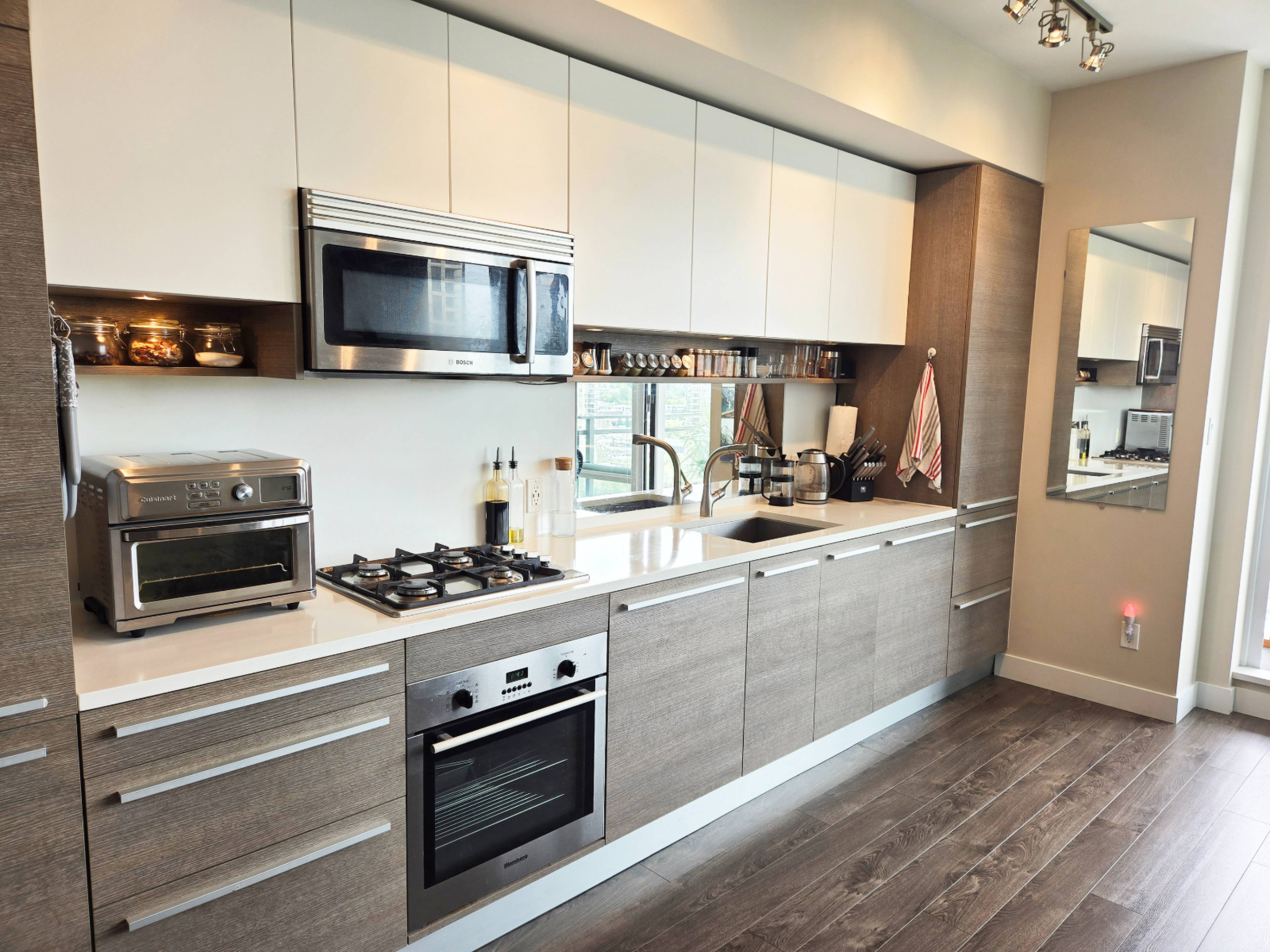 2008 Rosser Ave, Burnaby, BC 1 Bedroom Apartment for Rent liv.rent