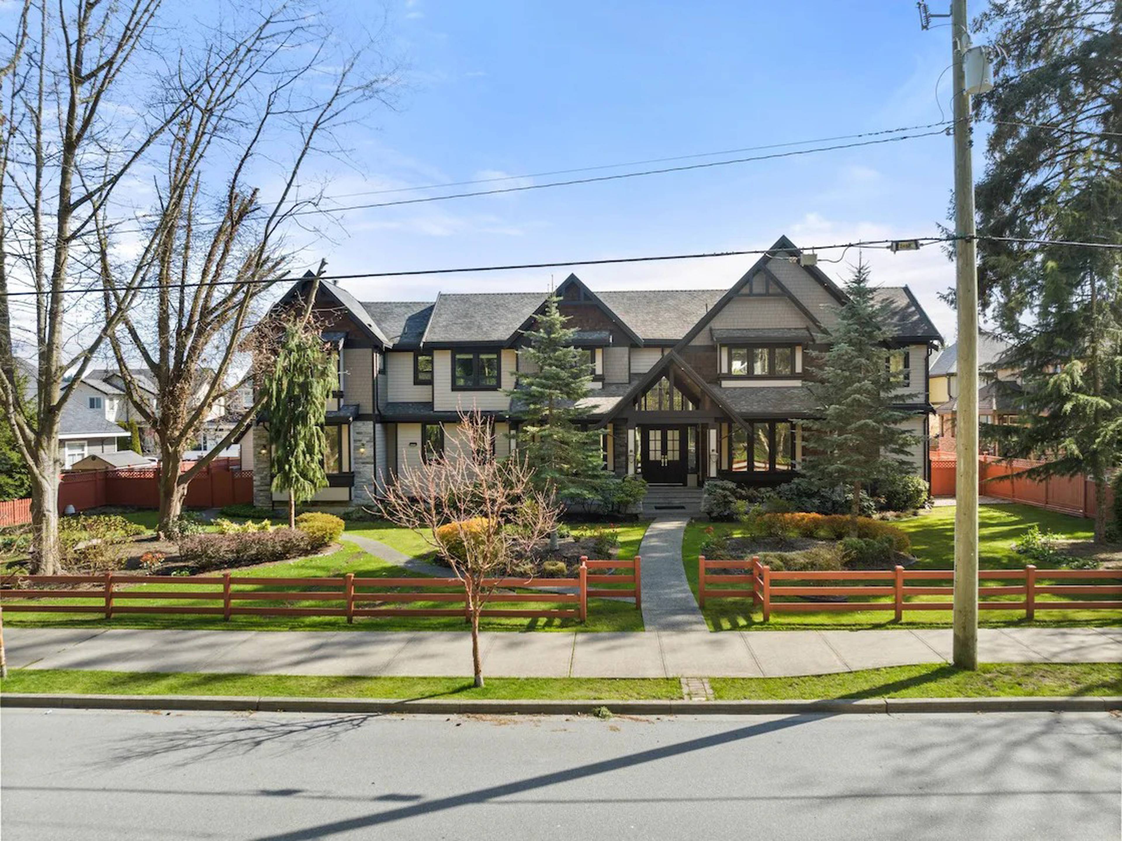 South Surrey 1bdr+1bath upstair suite 17350 4 Ave, Surrey, BC 1