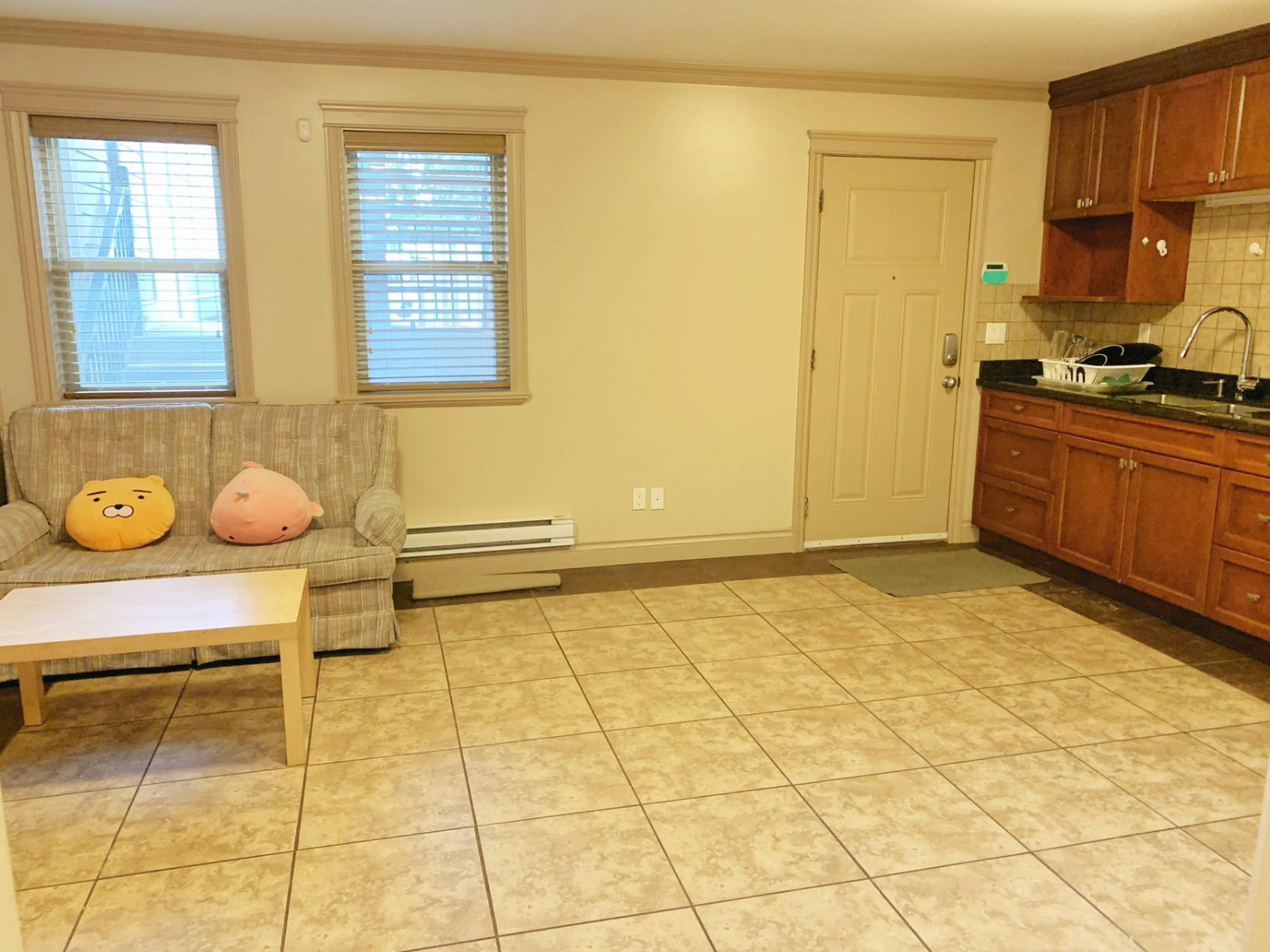 610 Austin Ave, Coquitlam, BC Furnished Room for Rent liv.rent