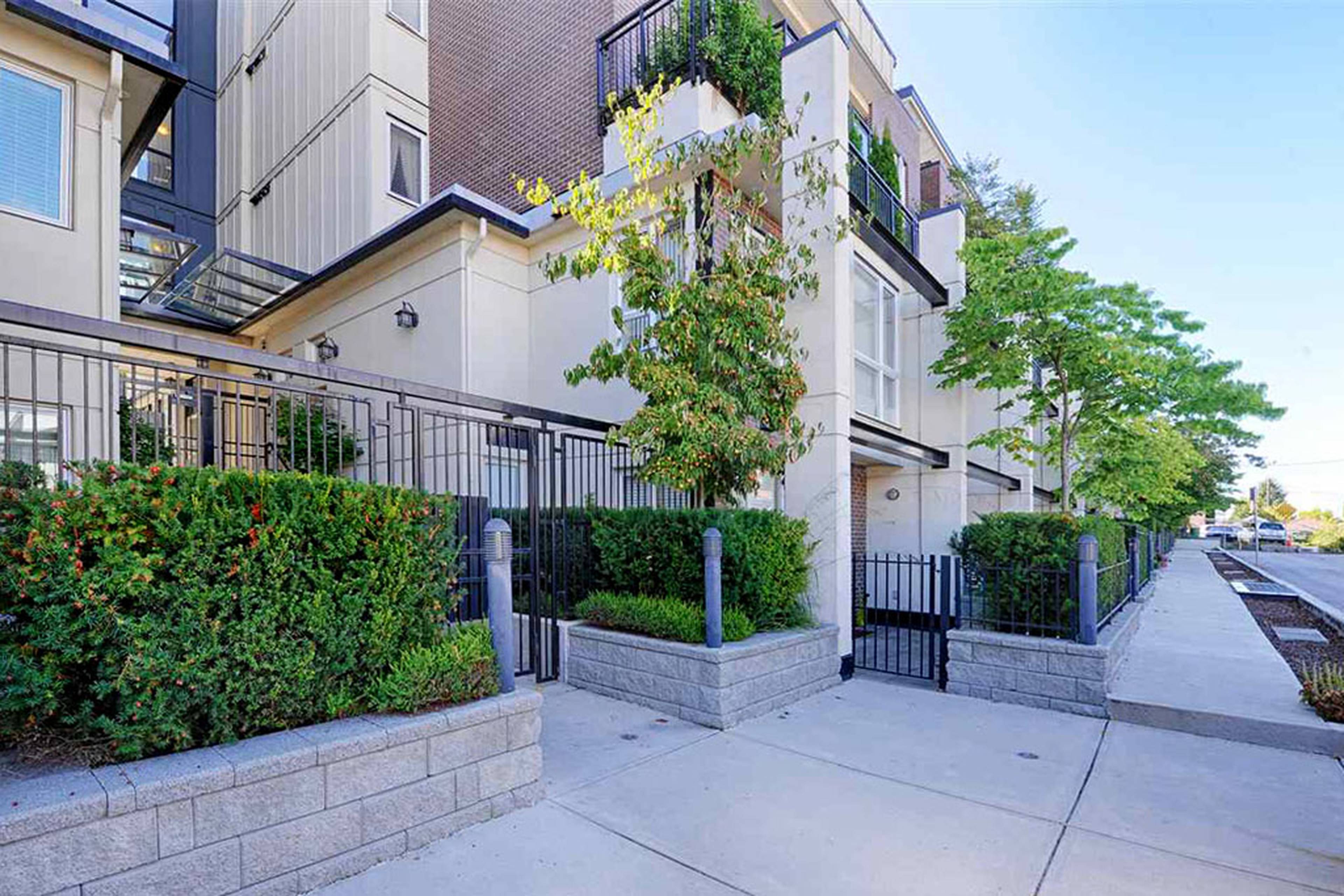 319 2239 Kingsway, Vancouver, BC 2 Bedroom Apartment for Rent liv.rent