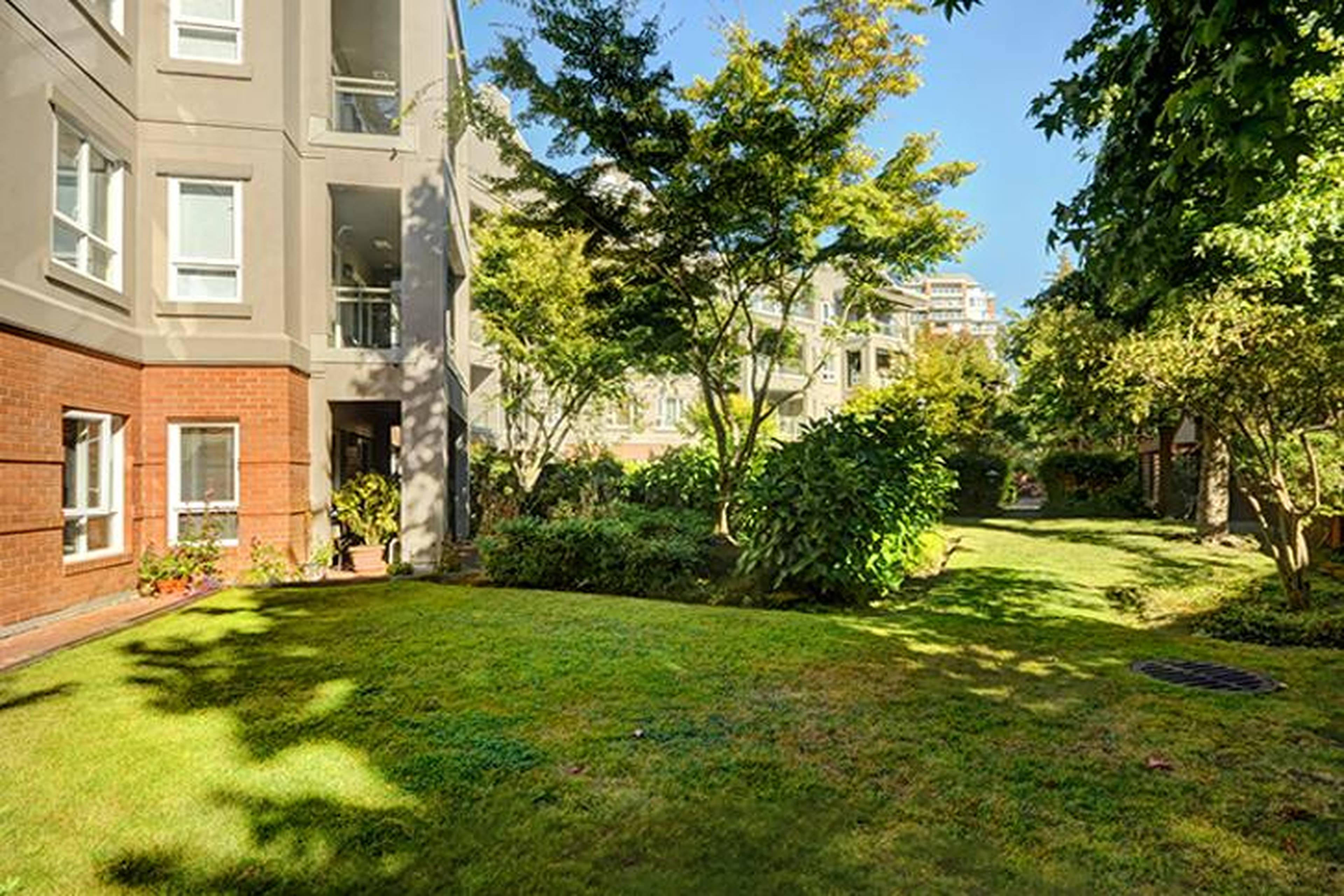 309 5683 Hampton Place, Vancouver, BC 2 Bedroom Apartment for Rent liv.rent