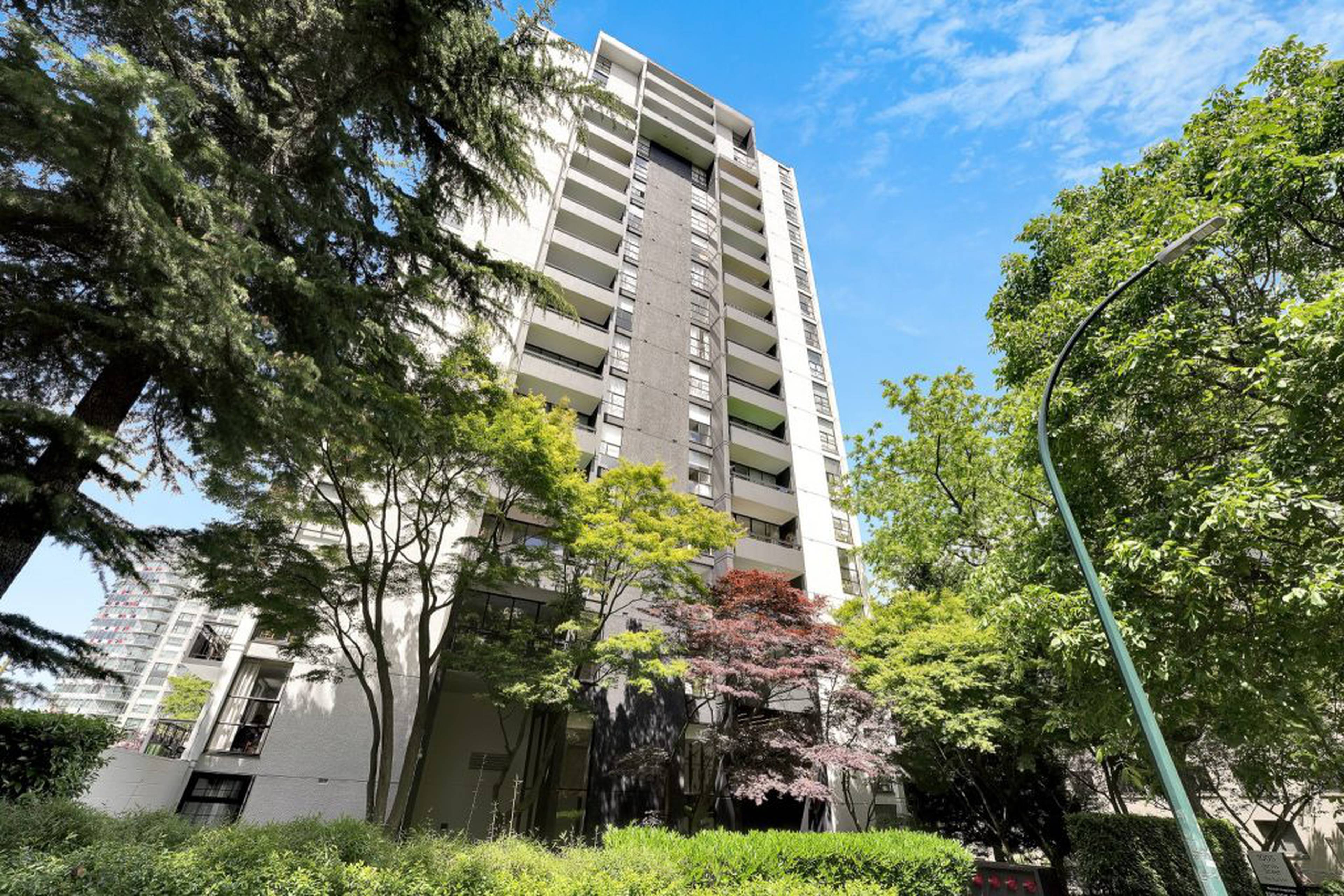 1 ch.  · 1 s. de bains for rent $2,049 / mois
