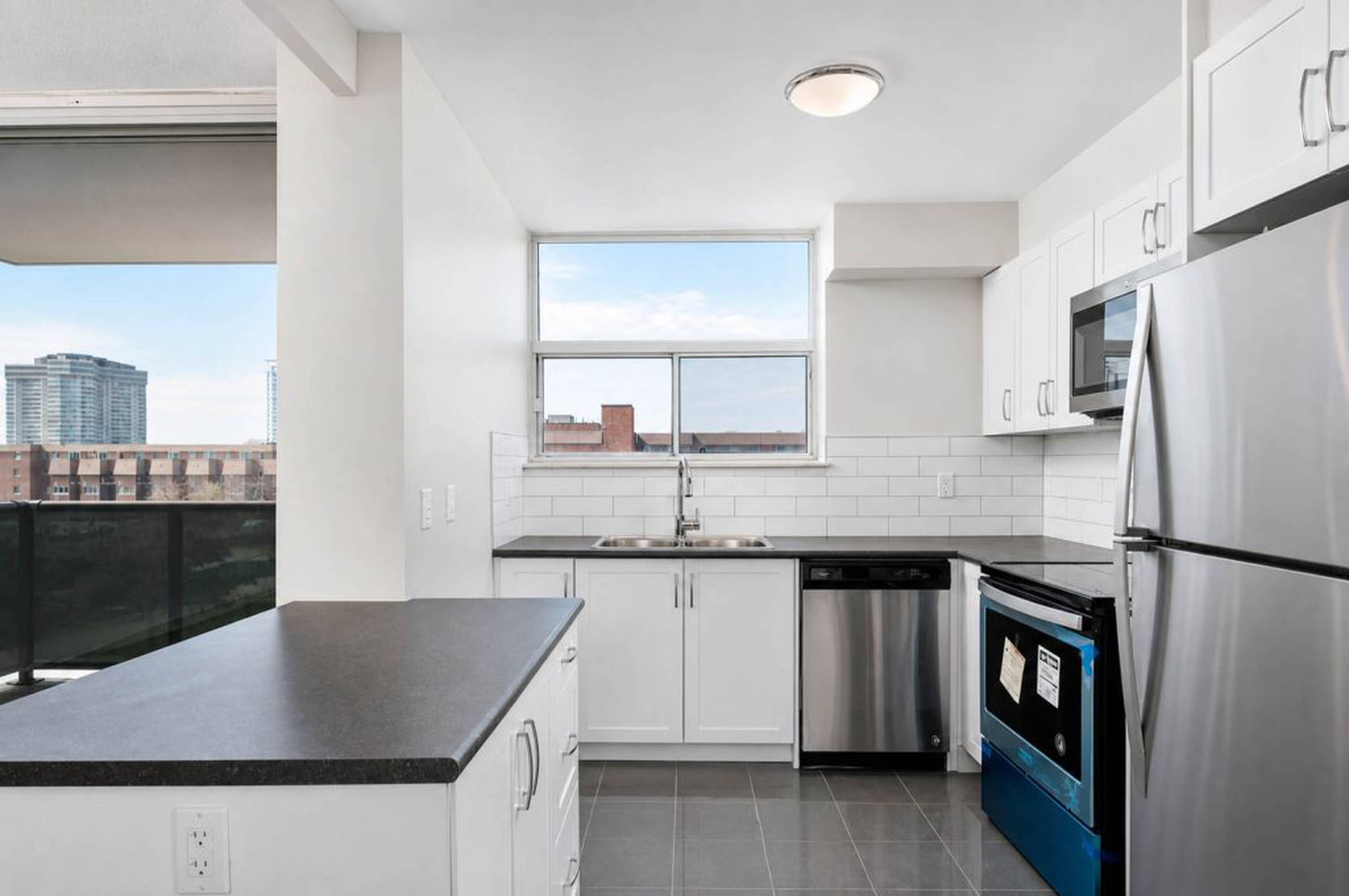 1 ch.  · 1 s. de bains for rent $1,899 / mois
