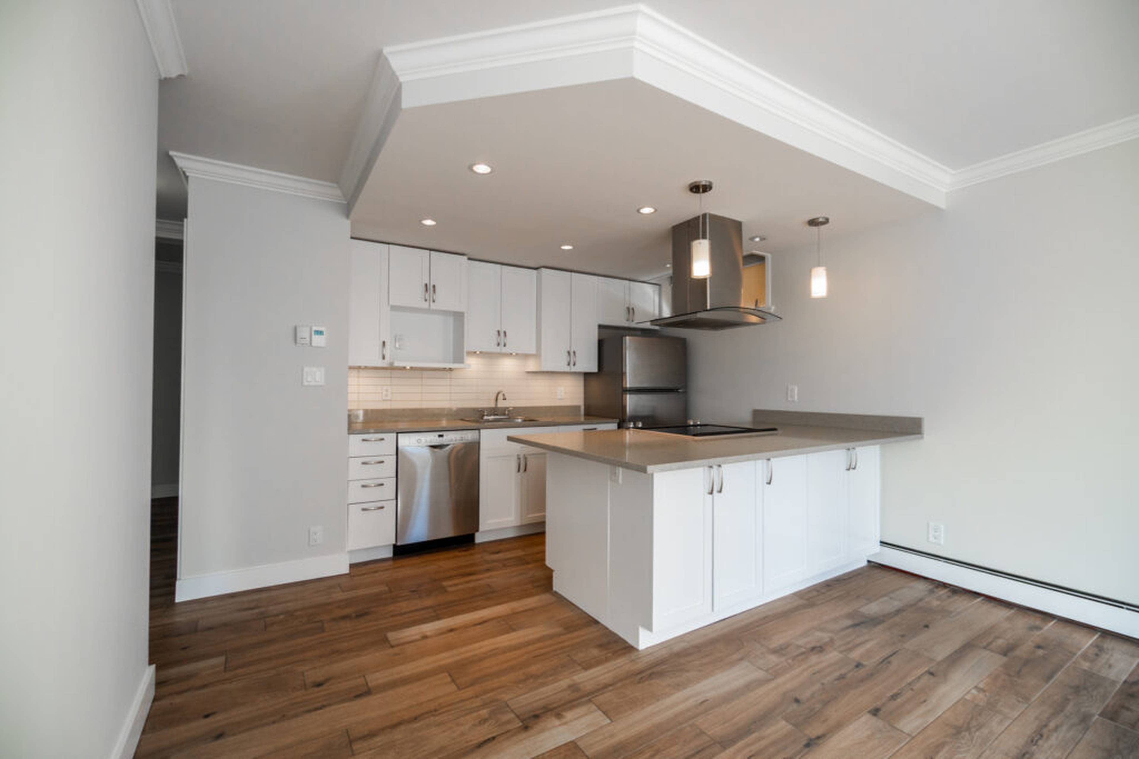 2 ch.  · 1 s. de bains for rent $2,949 / mois
