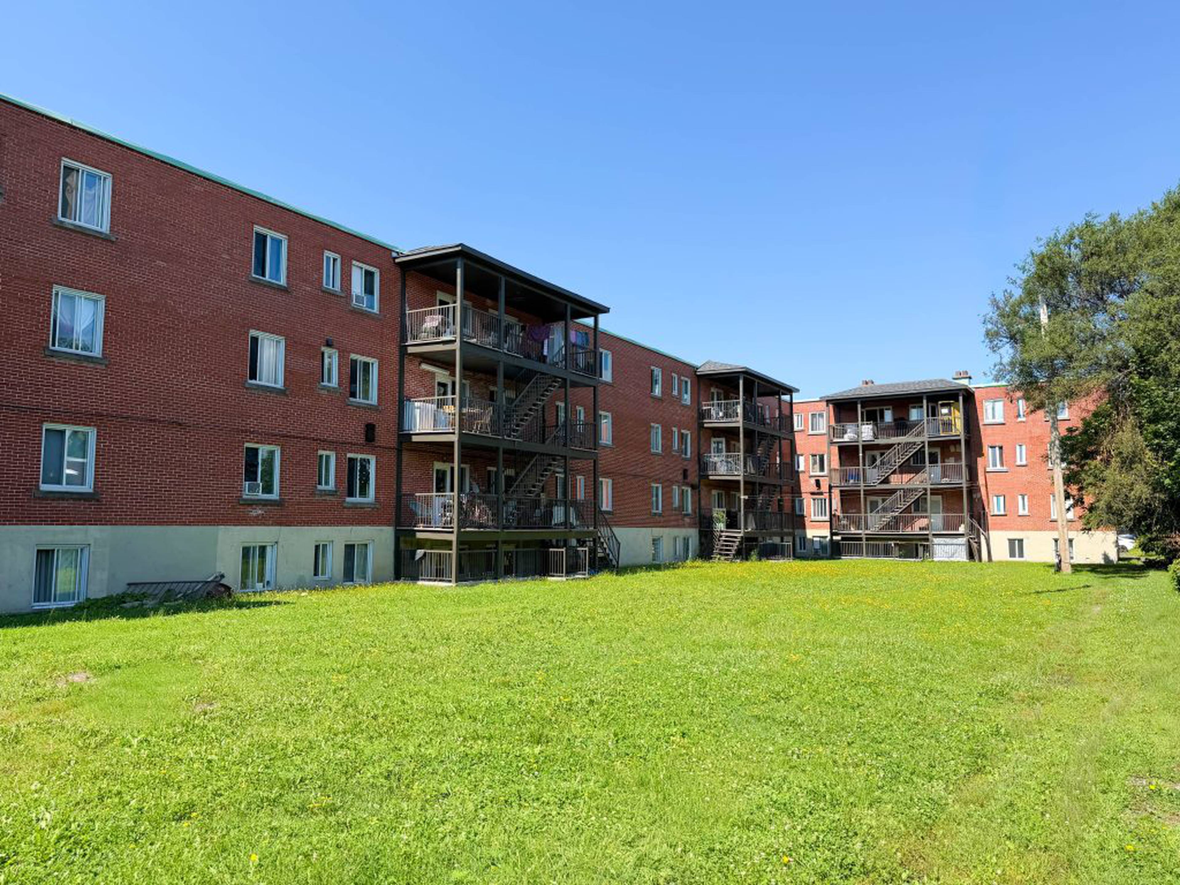 3 ch.  · 1 s. de bains for rent $1,399 / mois