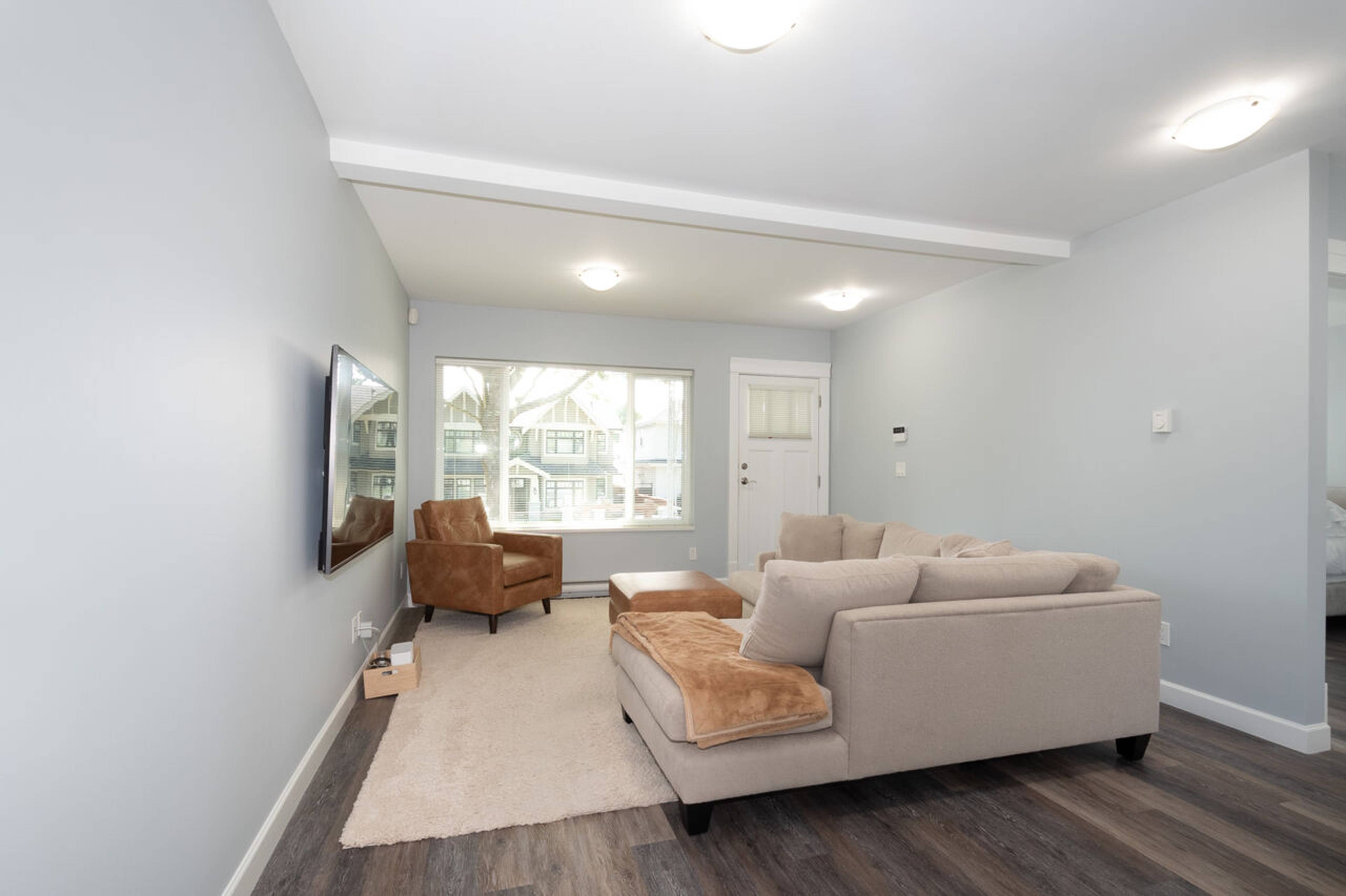 UPPER 3965 Triumph Street,, Burnaby, BC 4 室 单间 出租 liv.rent