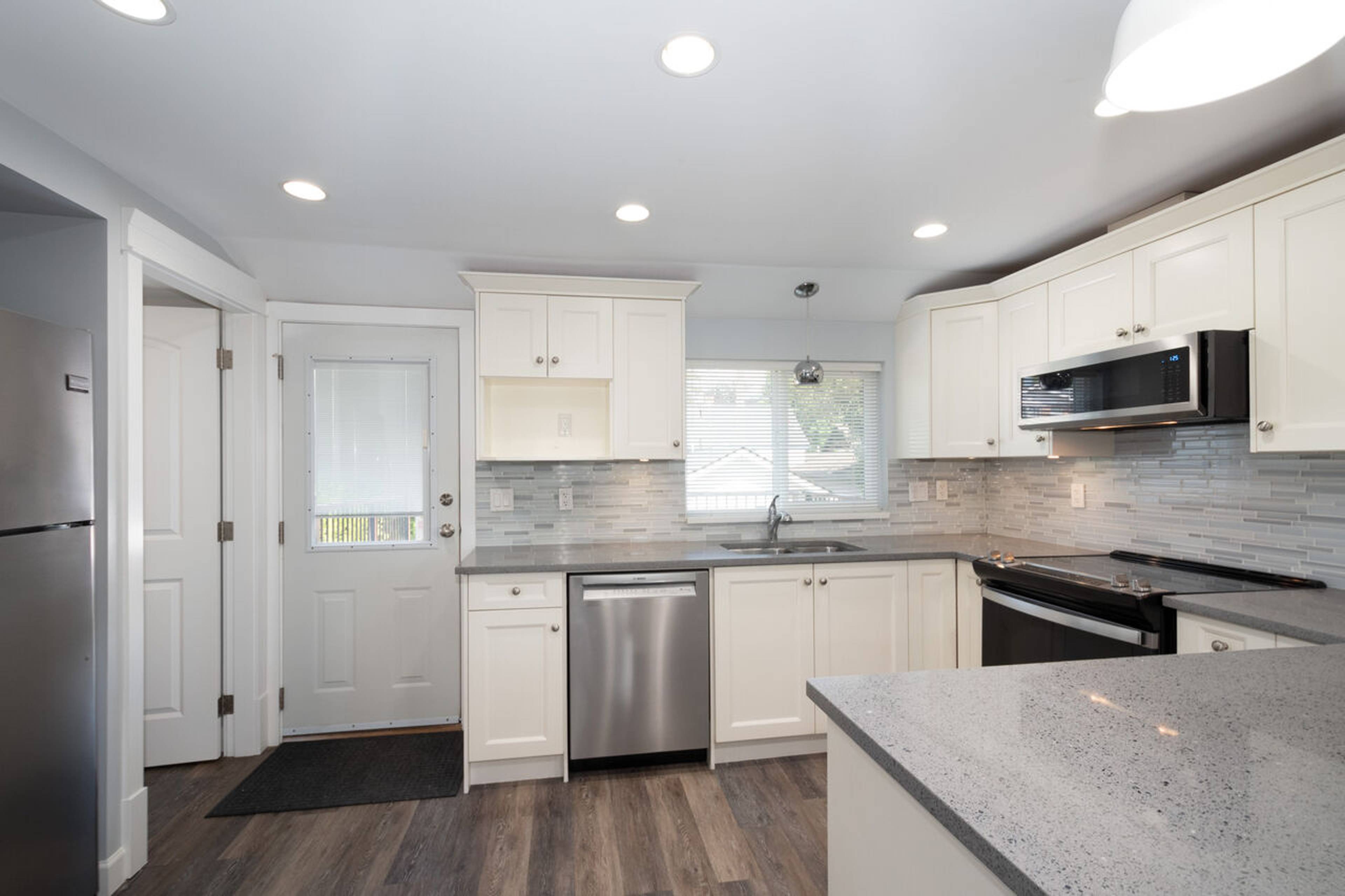 UPPER 3965 Triumph Street,, Burnaby, BC 4 室 单间 出租 liv.rent