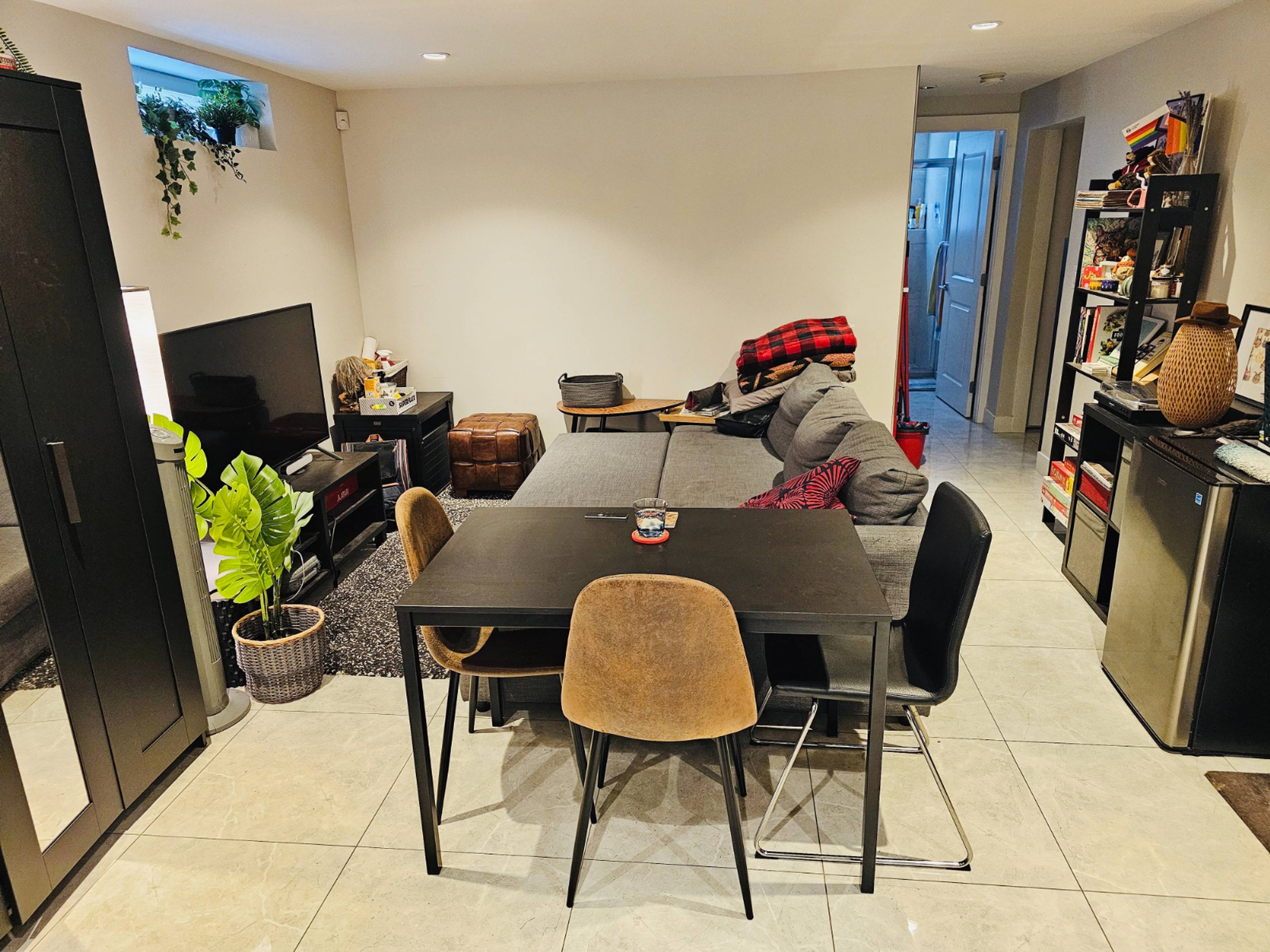 4552 Reid St, Vancouver, BC 4 Bedroom Room for Rent liv.rent