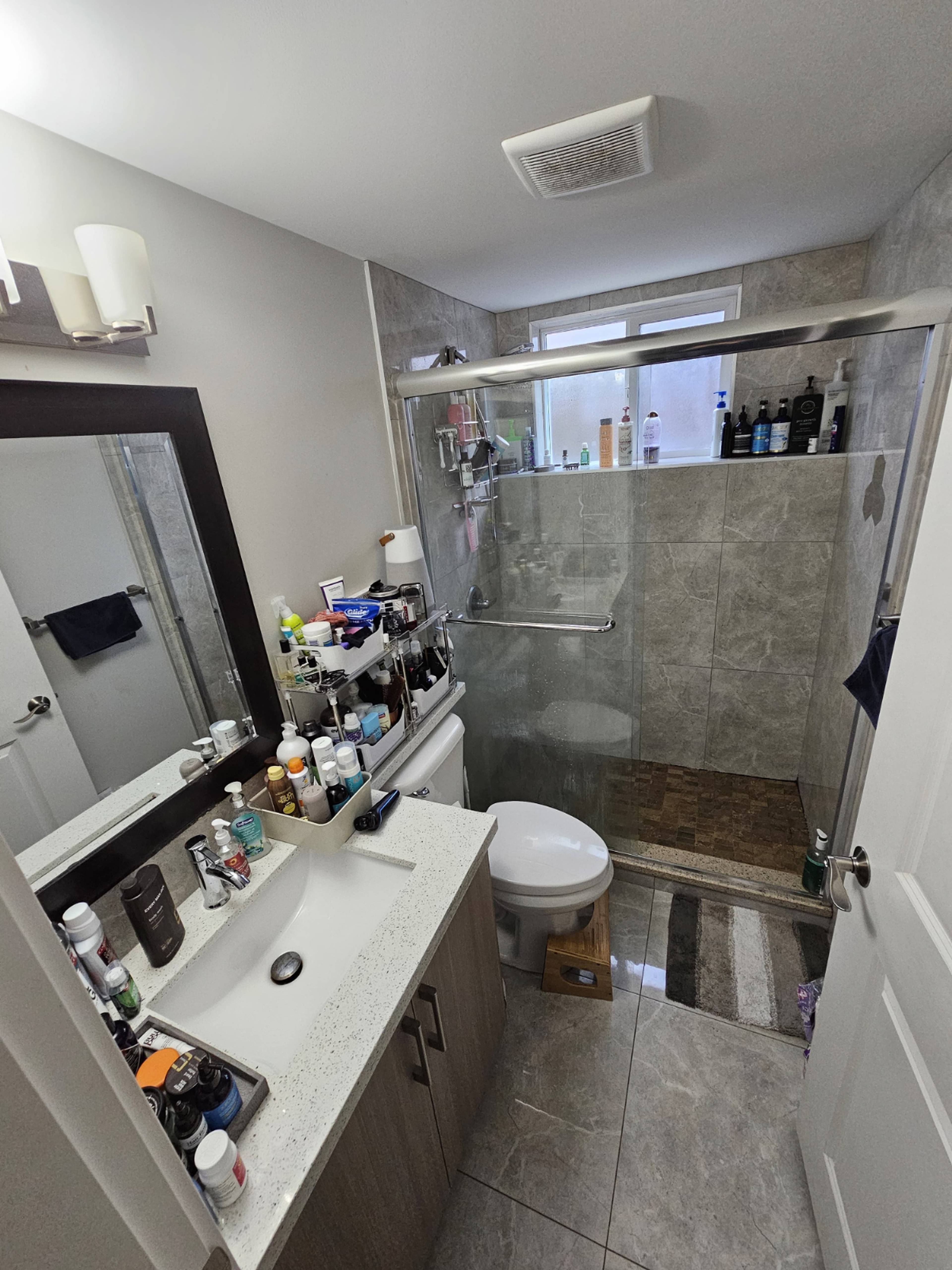 4552 Reid St, Vancouver, BC 4 室 单间 出租 liv.rent