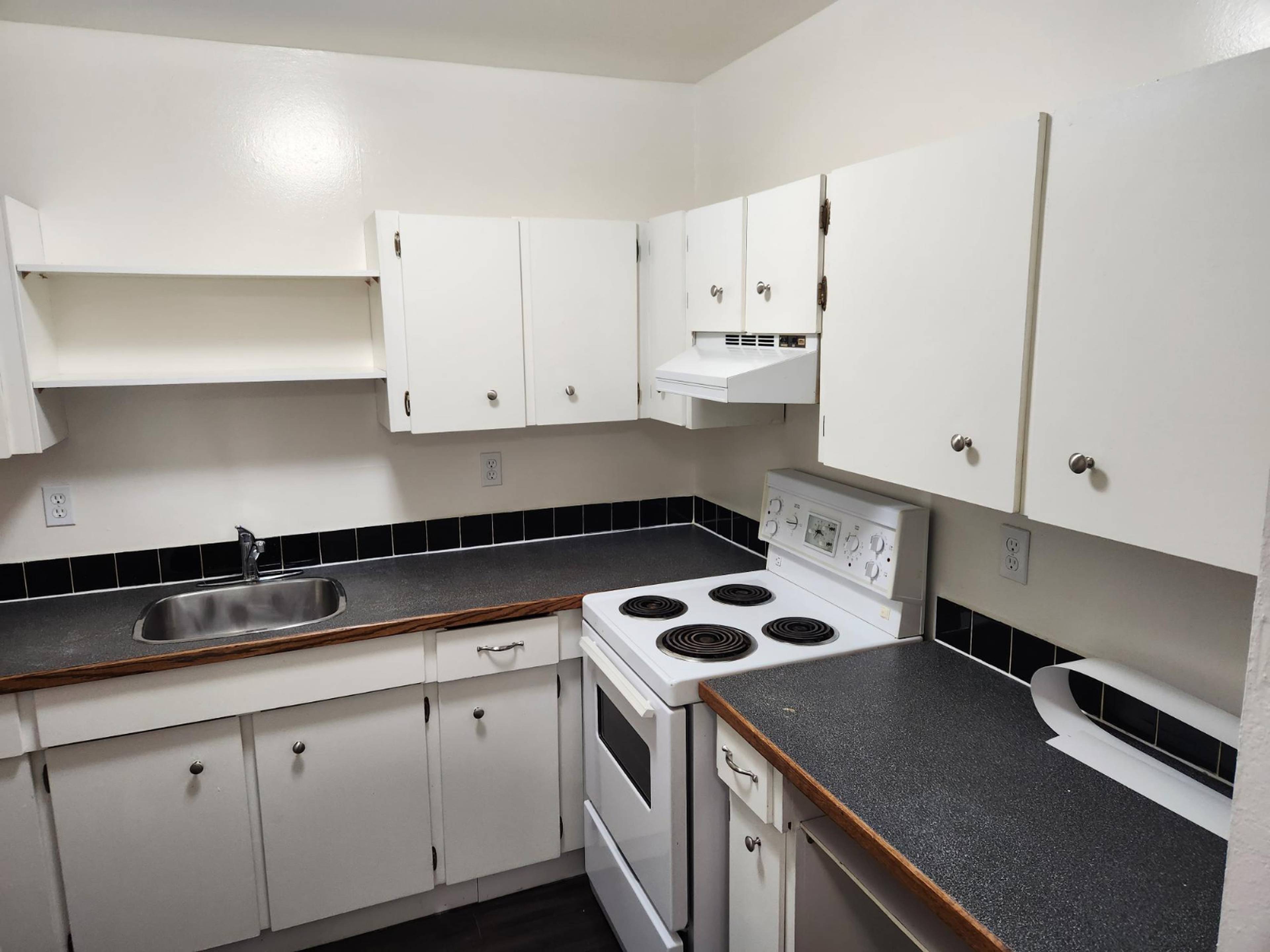 212 135 Rd E, Victoria, BC 2 Bedroom Apartment for Rent liv