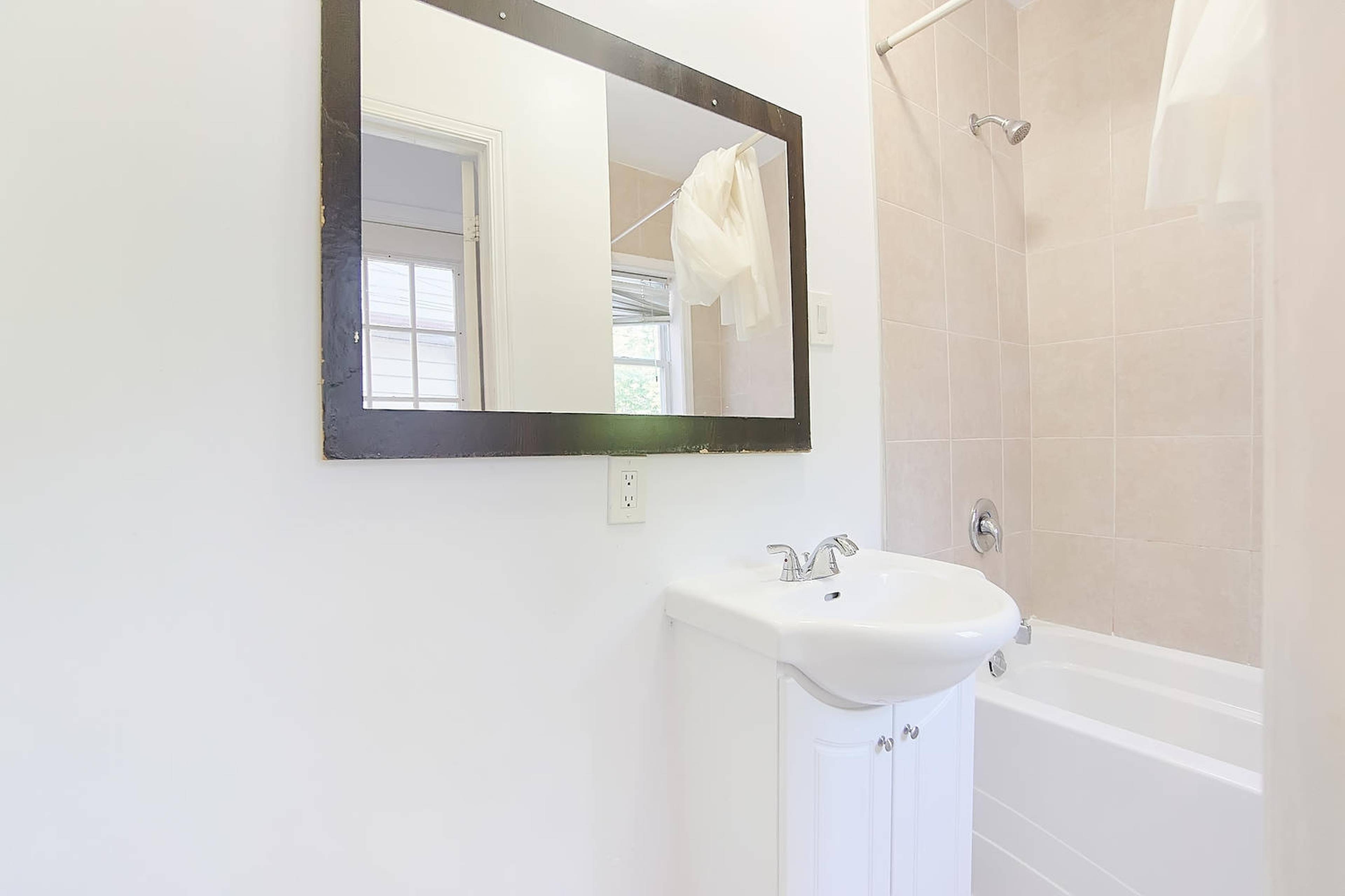 Main Floor 1182 Ossington Ave., Toronto, ON 3 Bedroom Room for Rent