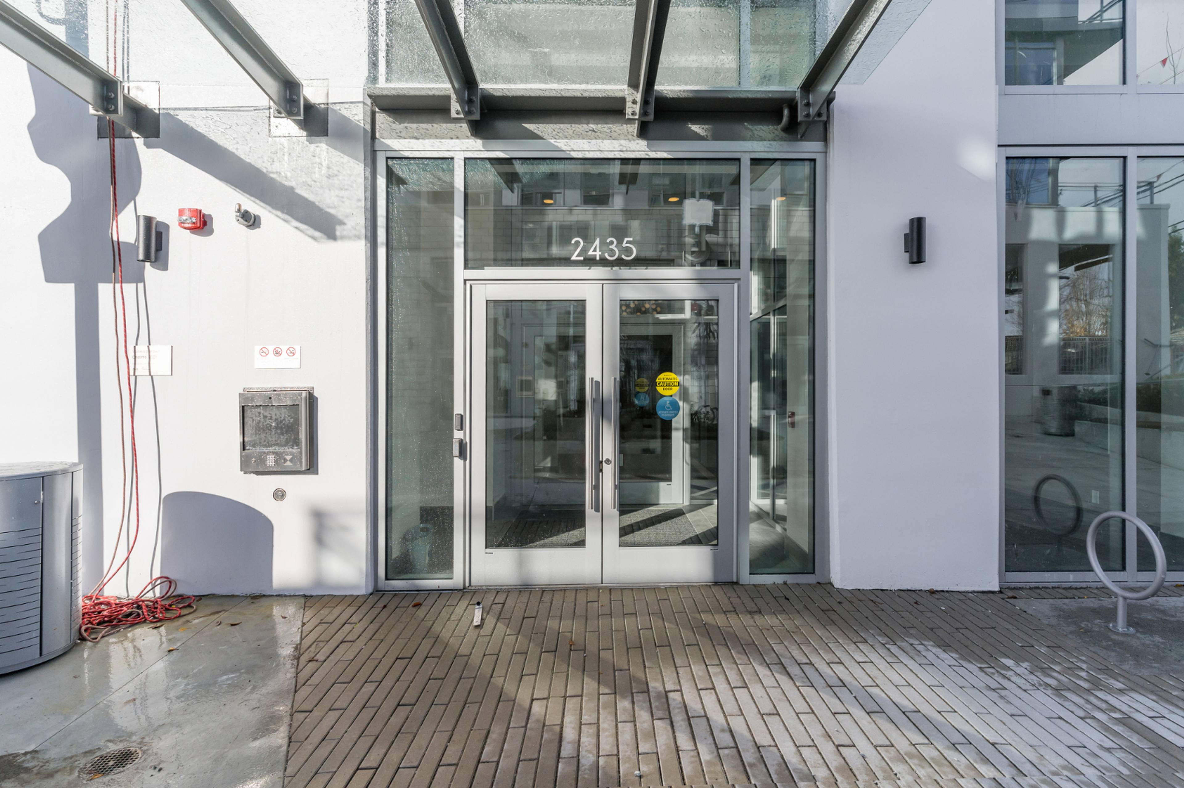 204 2435 Kingsway, Vancouver, BC 1 Bedroom Apartment for Rent liv